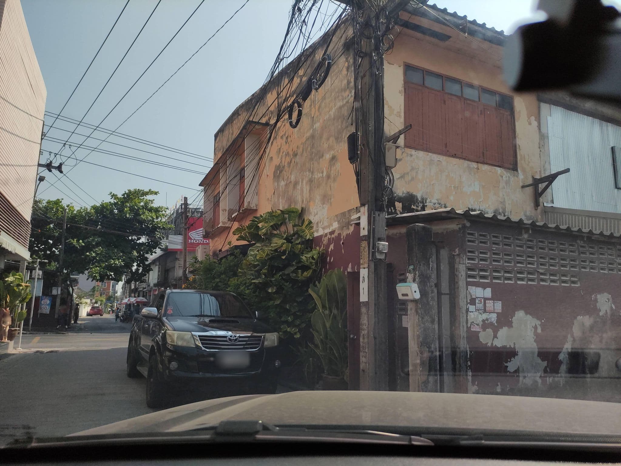 Street view near 32 Hotel, Sam Sen Nai — © kasetitkml_pipitchai (CC BY-SA · Mapillary)