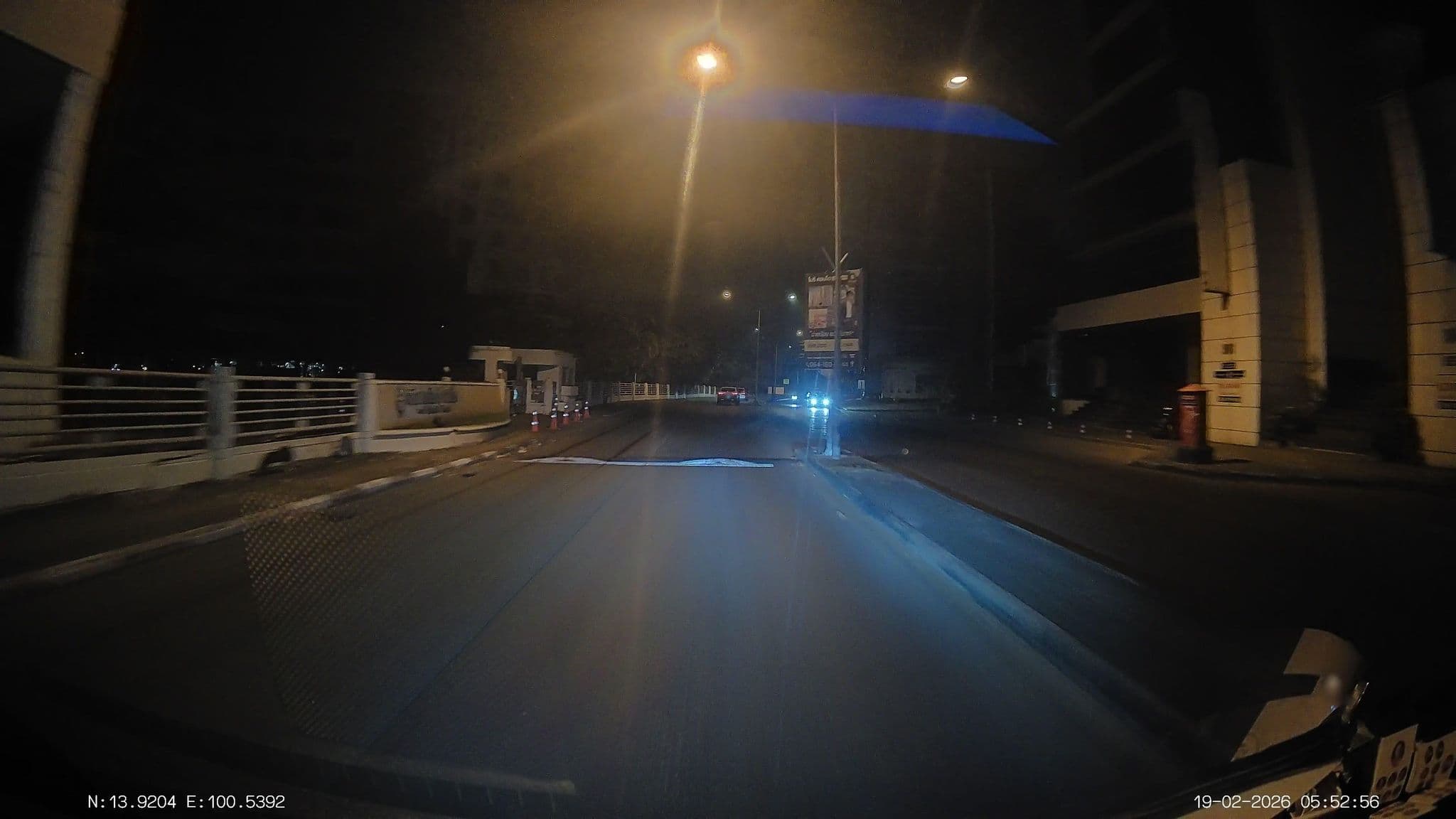 Street view near โรงแรมร้าง อีสติน, Pak Kret — © ThailandCambodia (CC BY-SA · Mapillary)