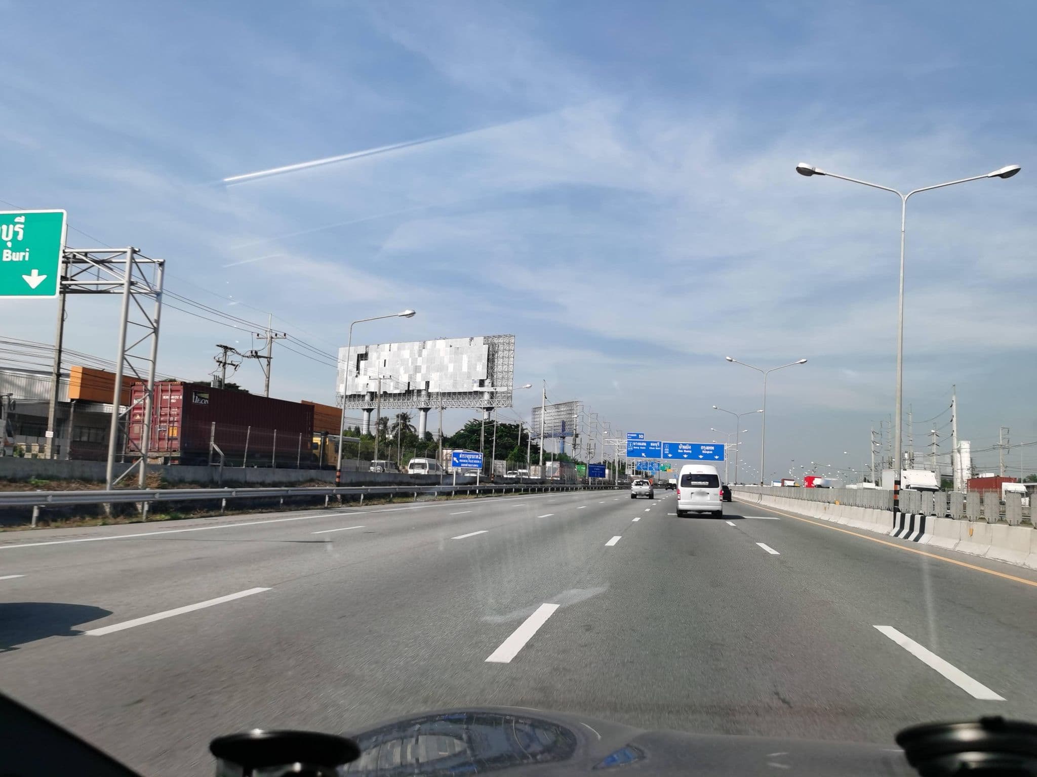 Street view near Cheunwarin Resort, Chon Buri — © lin_wang (CC BY-SA · Mapillary)