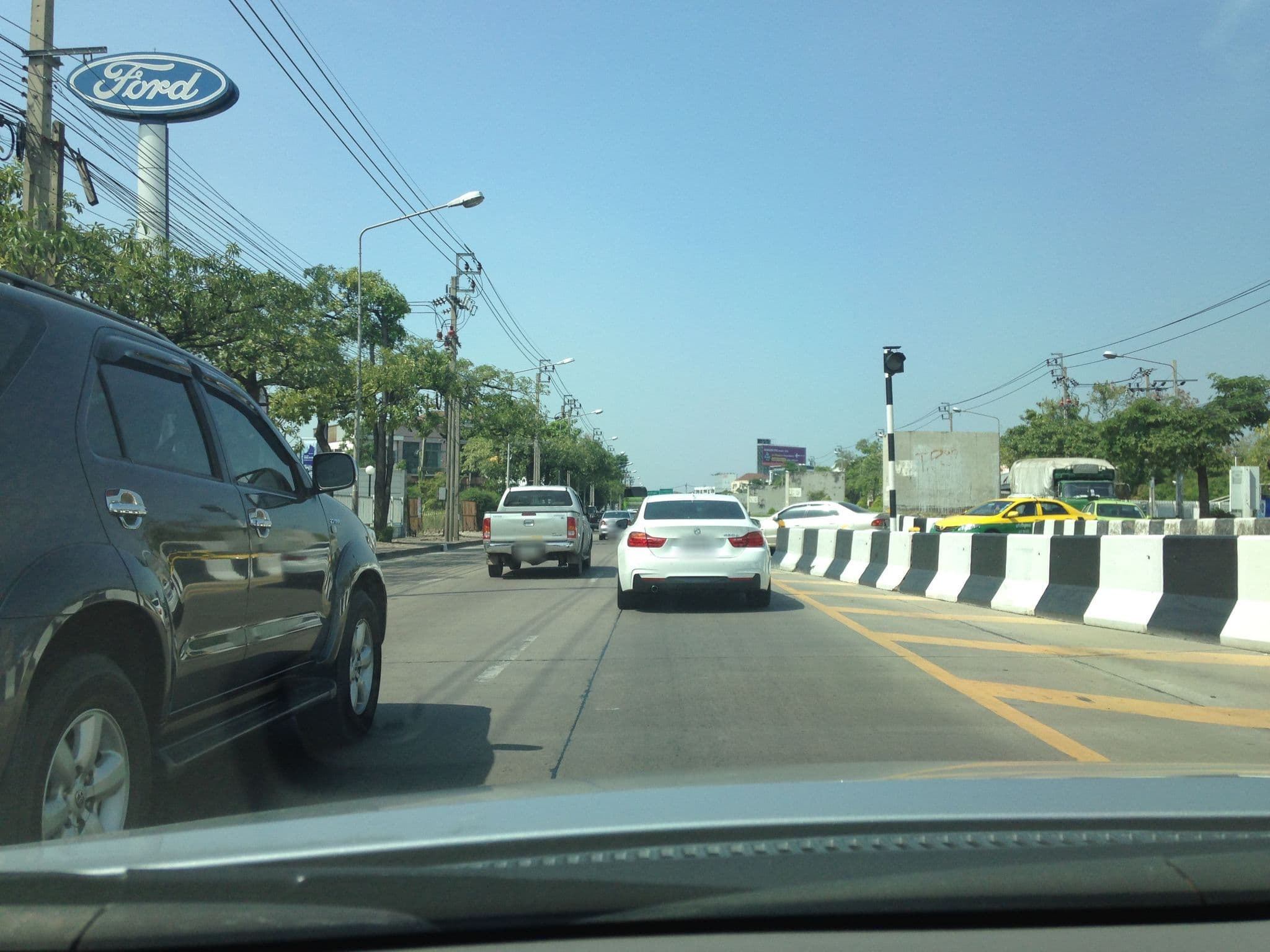 Street view near Mandarin Oriental Hotel, Chorakhe Bua — © ratirat (CC BY-SA · Mapillary)