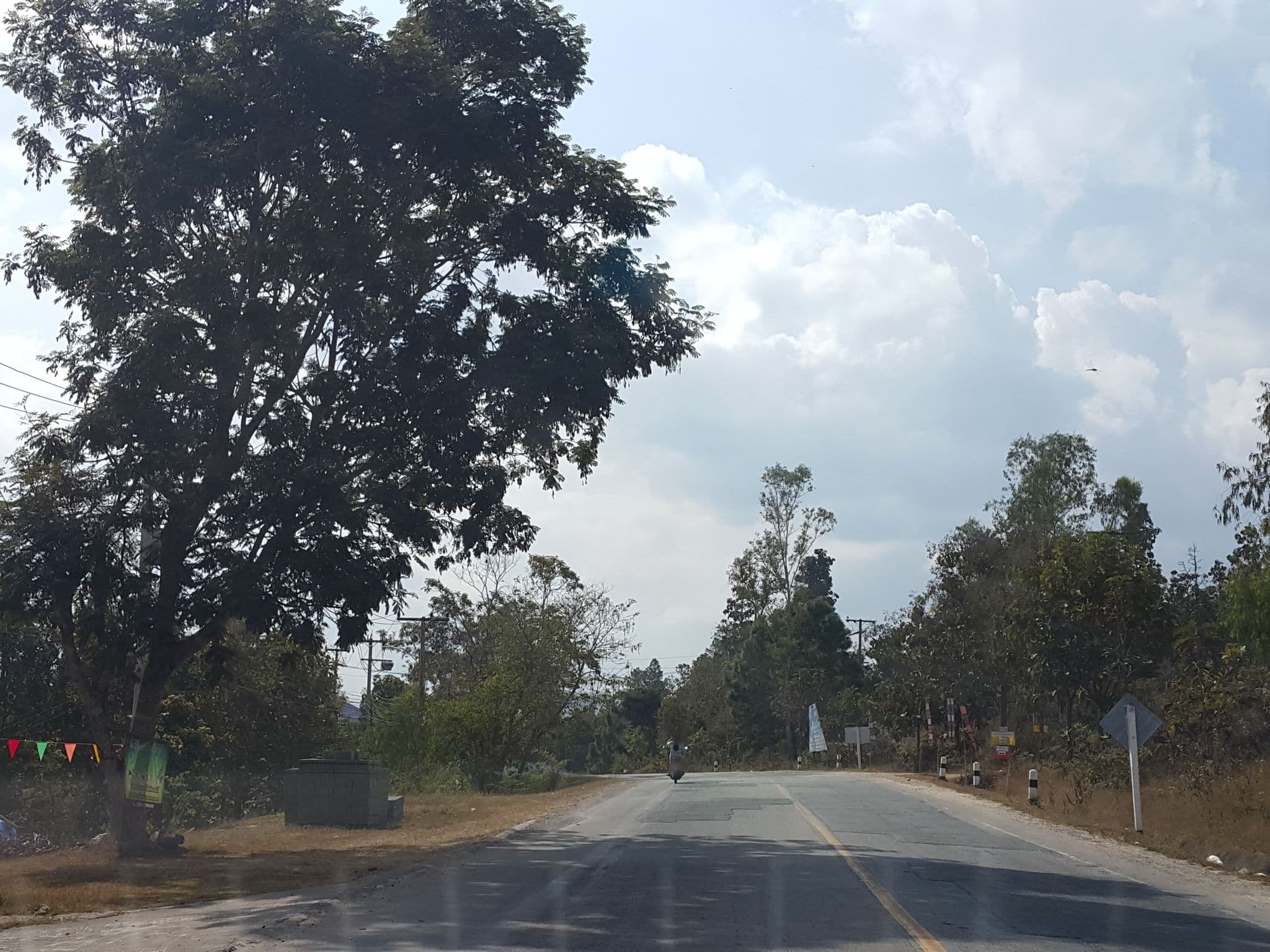 Street view near สาริศาเพลส, Om Koi — © jrcarlsen (CC BY-SA · Mapillary)