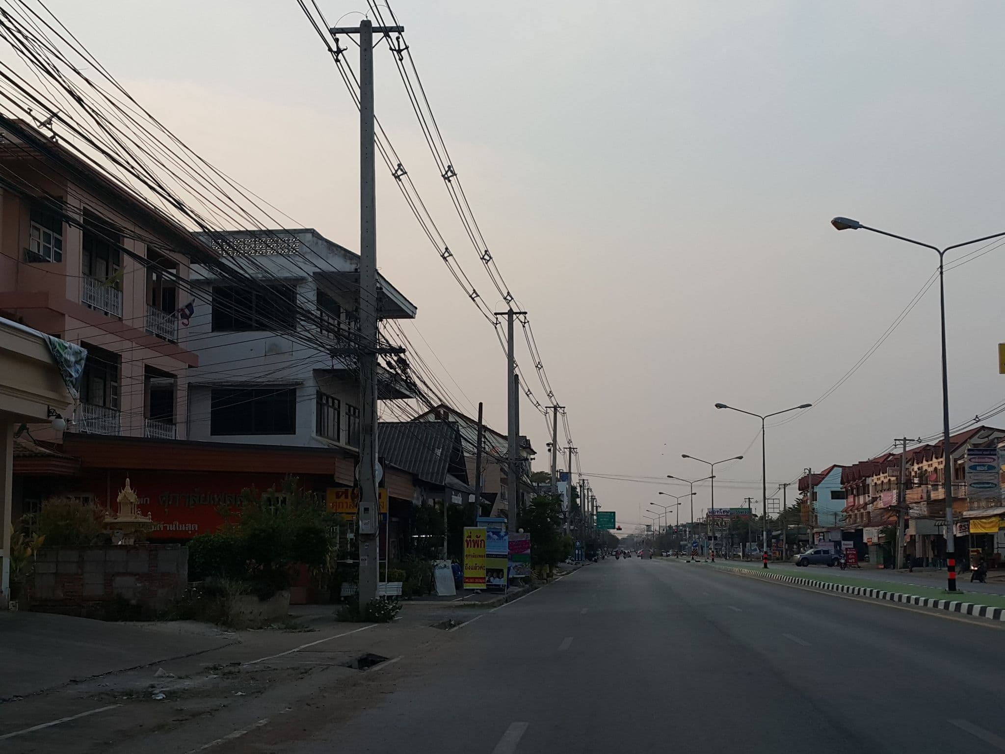 Street view near ดีทาวน์ อินน์, Sawankhalok — © jrcarlsen (CC BY-SA · Mapillary)