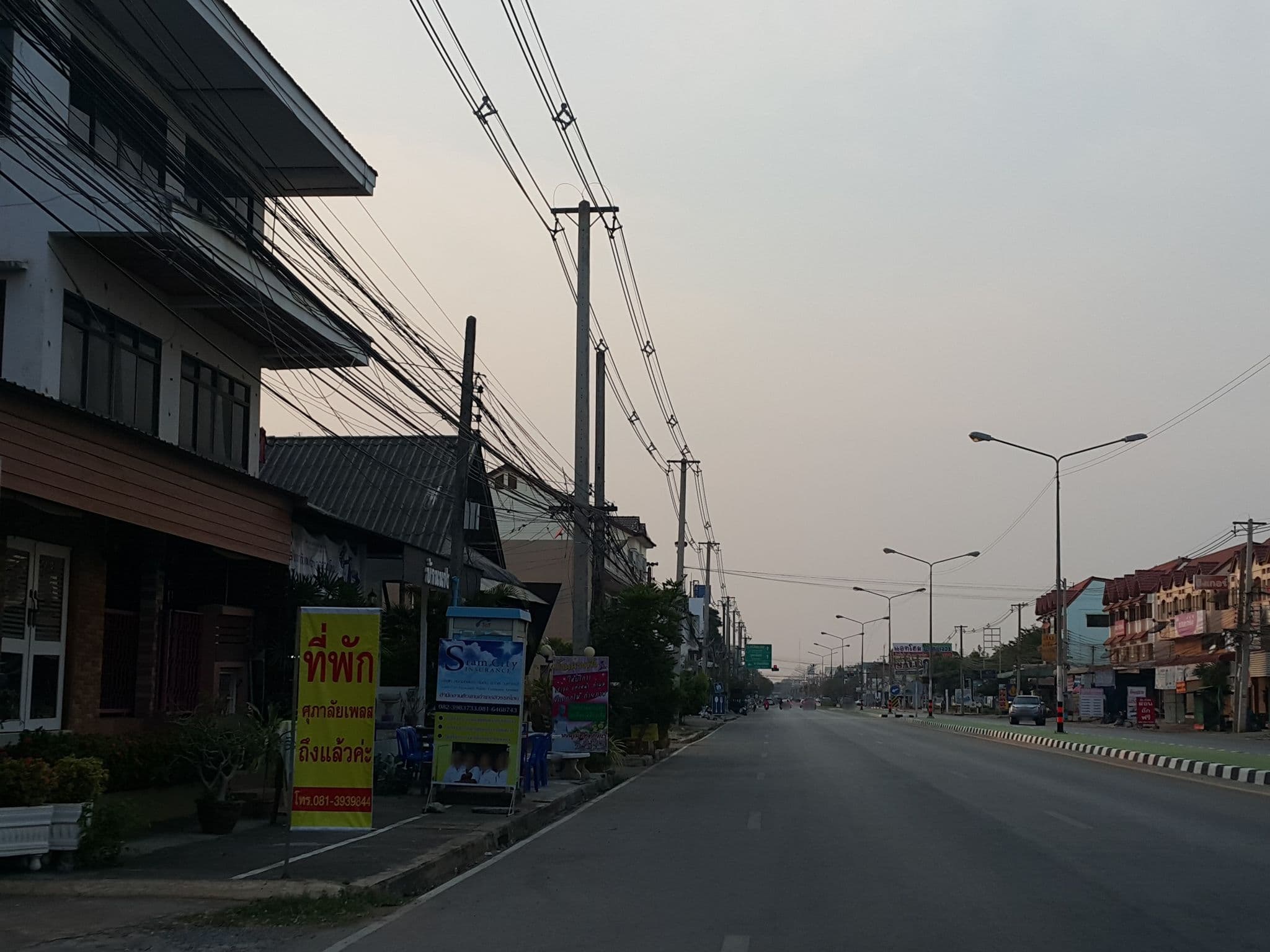 Street view near ที่พักศุภาลัย เพลส สวรรคโลก, Sawankhalok — © jrcarlsen (CC BY-SA · Mapillary)