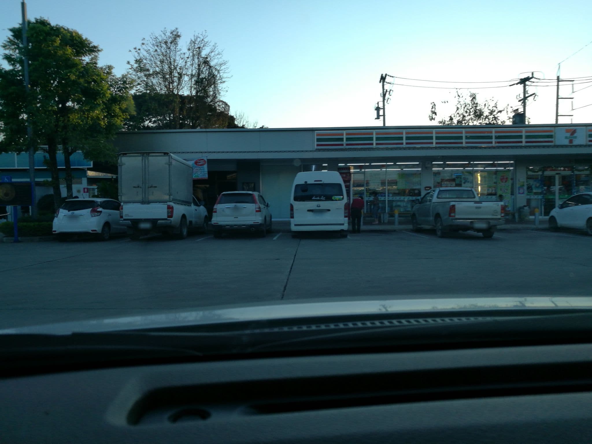 Street view near โรงแรมรัตนาวิว, Ban Aranyik — © ratirat (CC BY-SA · Mapillary)