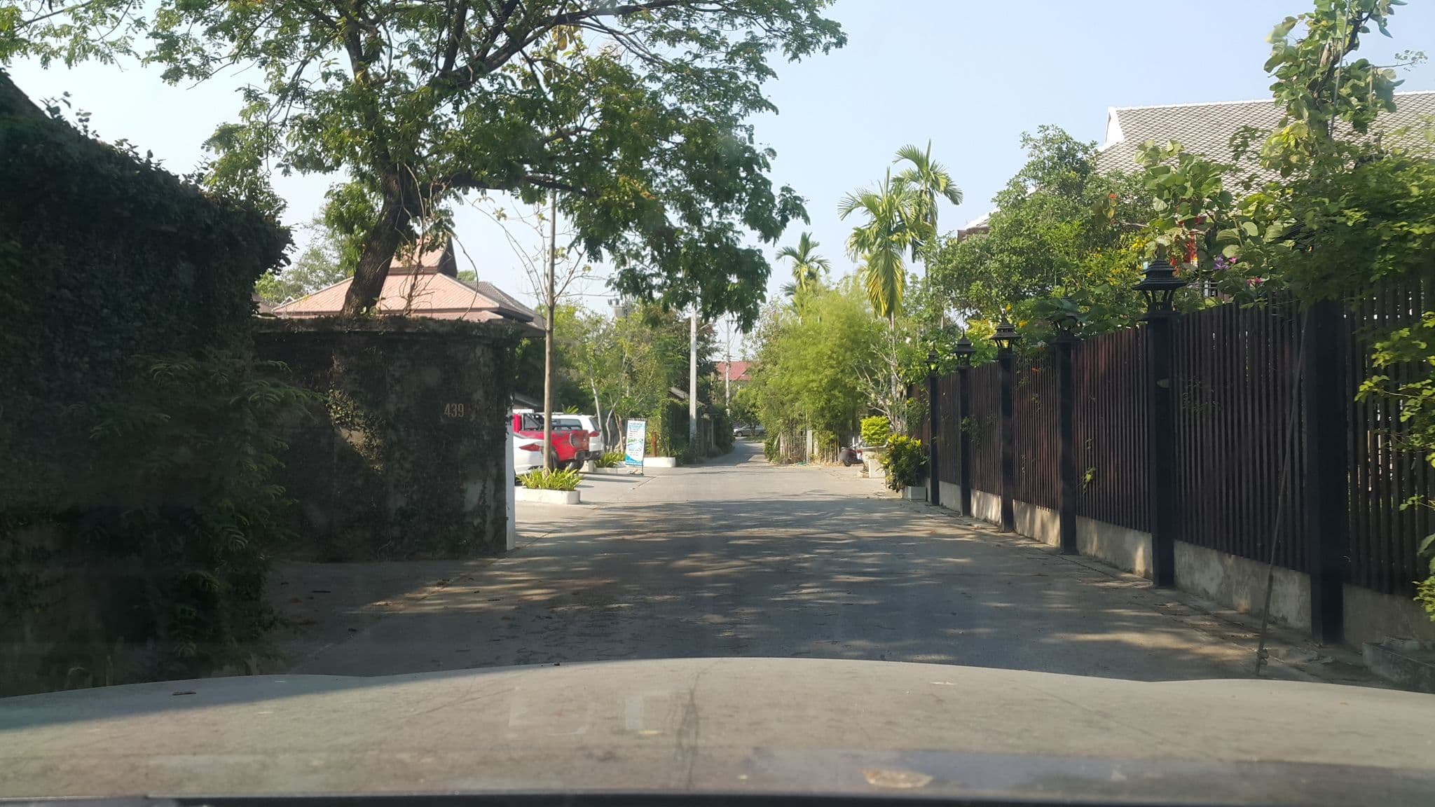 Street view near Vdara Resort & Spa, Chiang Mai — © jrcarlsen (CC BY-SA · Mapillary)
