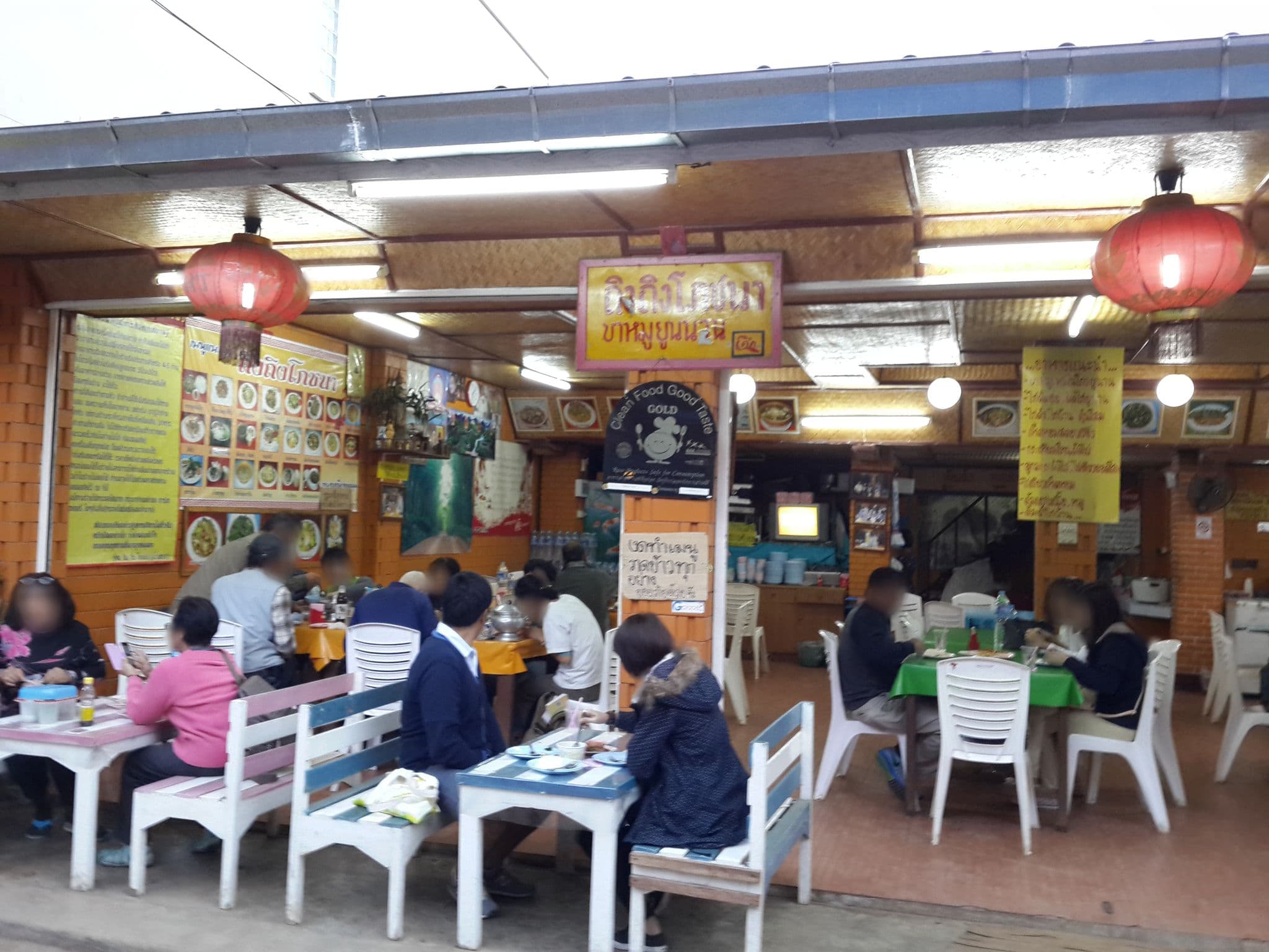 Street view near อ่างขางวิลล่า, Fang — © mishari (CC BY-SA · Mapillary)