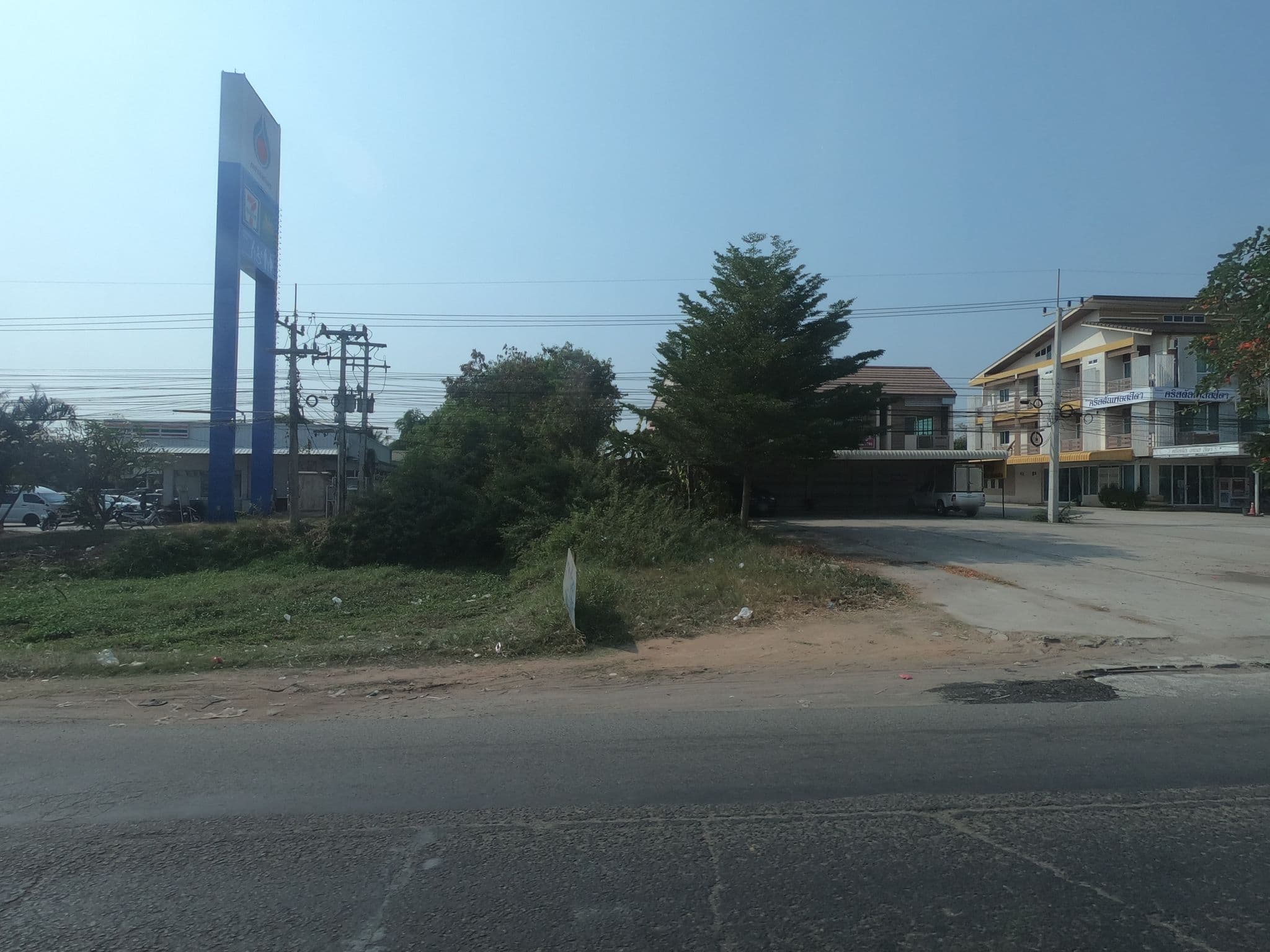 Street view near Crystal Place Sida, Bua Yai — © ozflor (CC BY-SA · Mapillary)