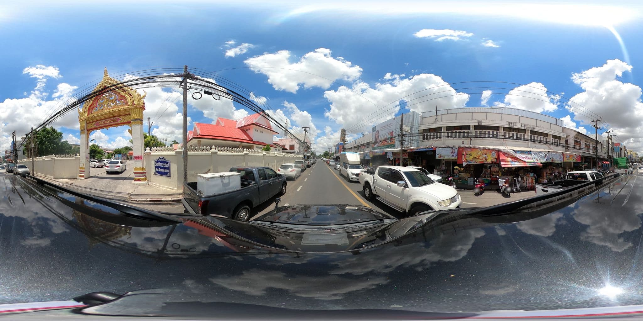 Street view near โรงแรมเพชรรัตน์ การ์เด้นท์, Roi Et — © nuttawutbunta (CC BY-SA · Mapillary)
