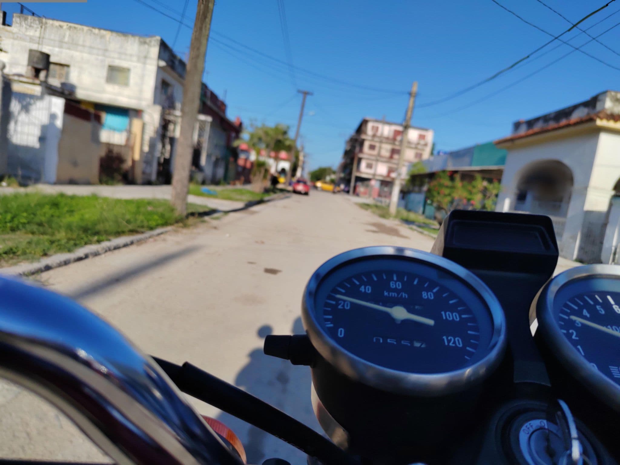 Street view near Casa de los Espejos, Diez de Octubre — © reinier86 (CC BY-SA · Mapillary)