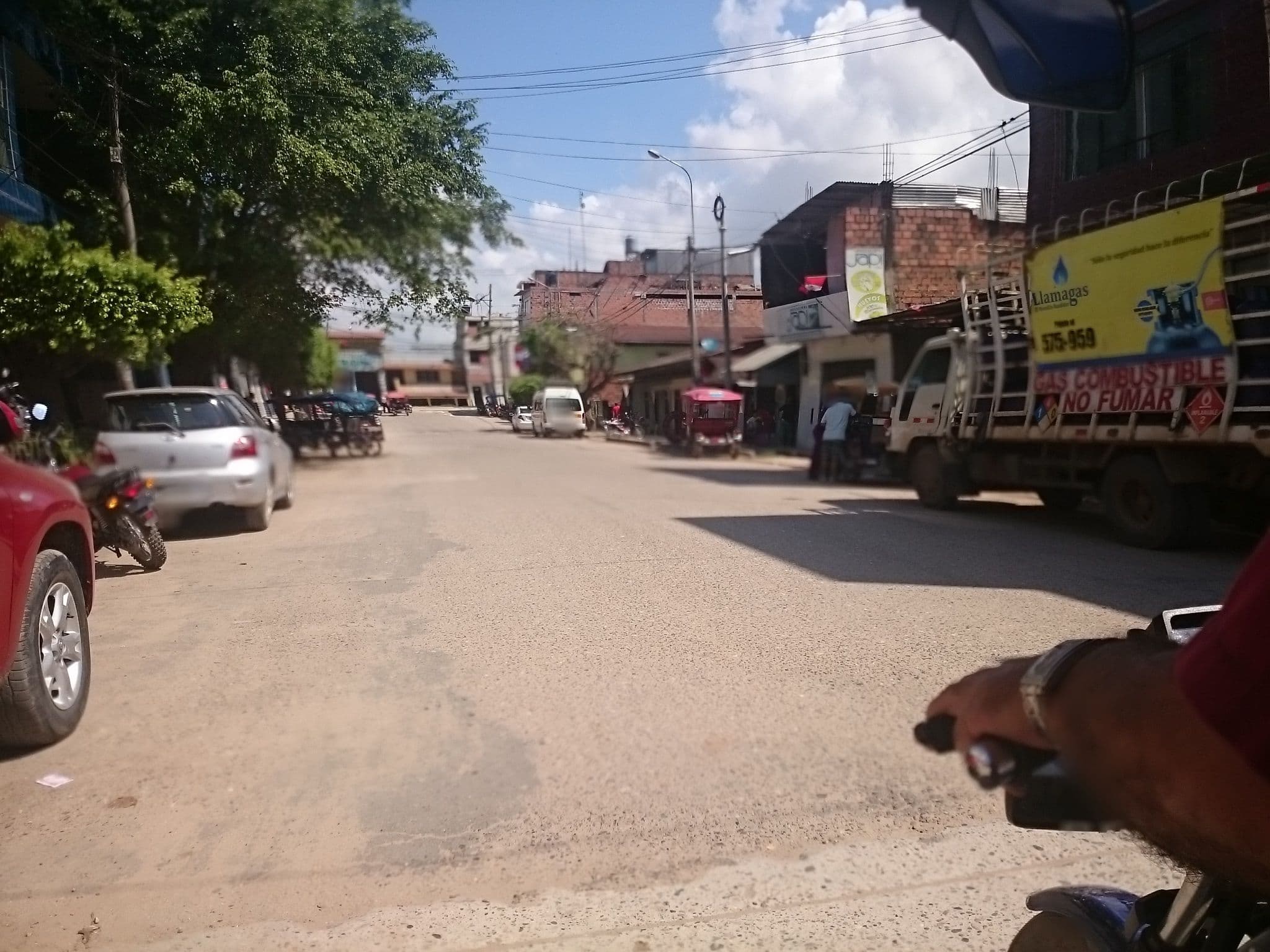 Street view near suit the petitas in, San Fernando — © sguinetti (CC BY-SA · Mapillary)