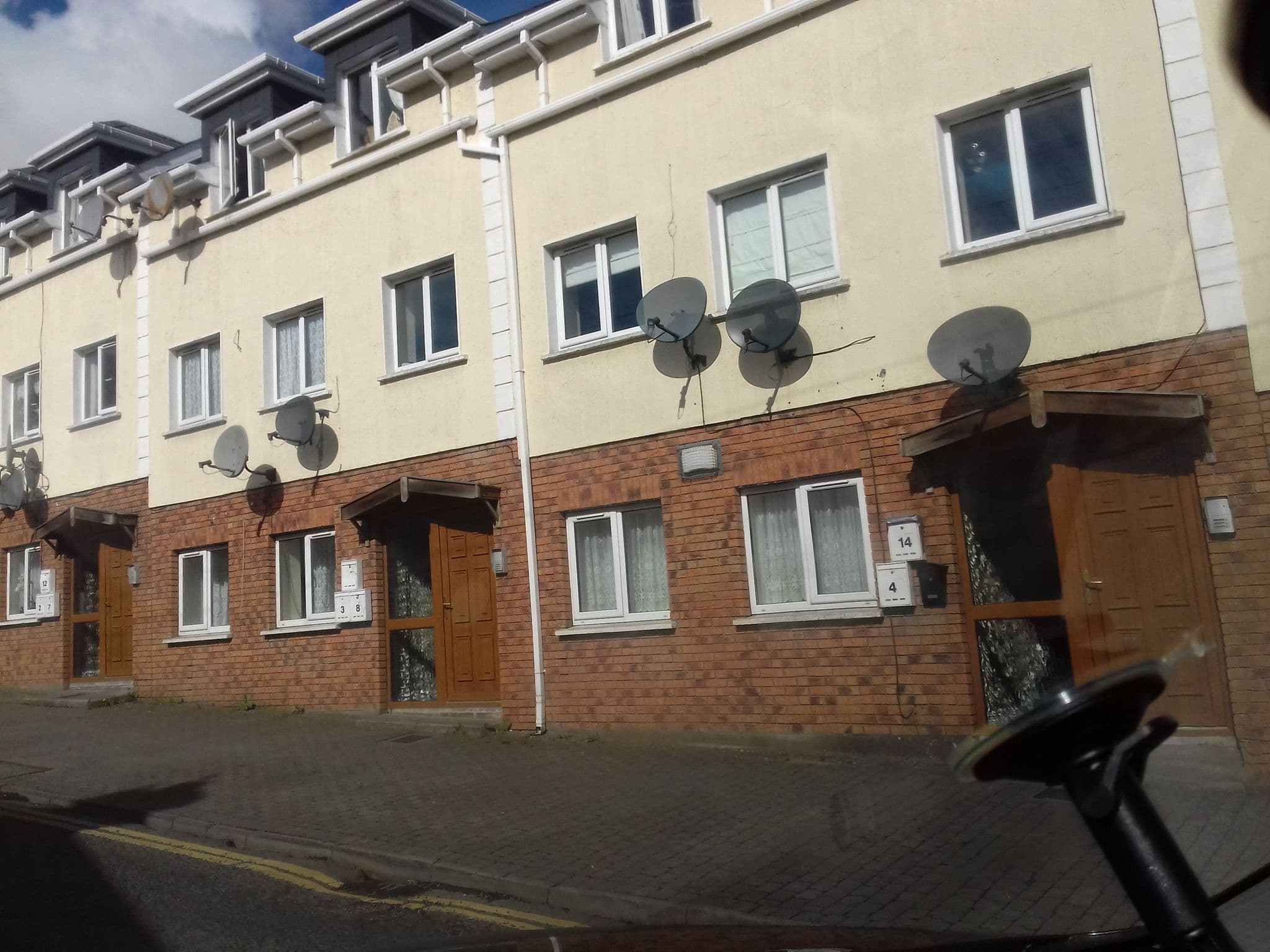 Street view near Headford Arms Hotel, Kells — © debigc (CC BY-SA · Mapillary)