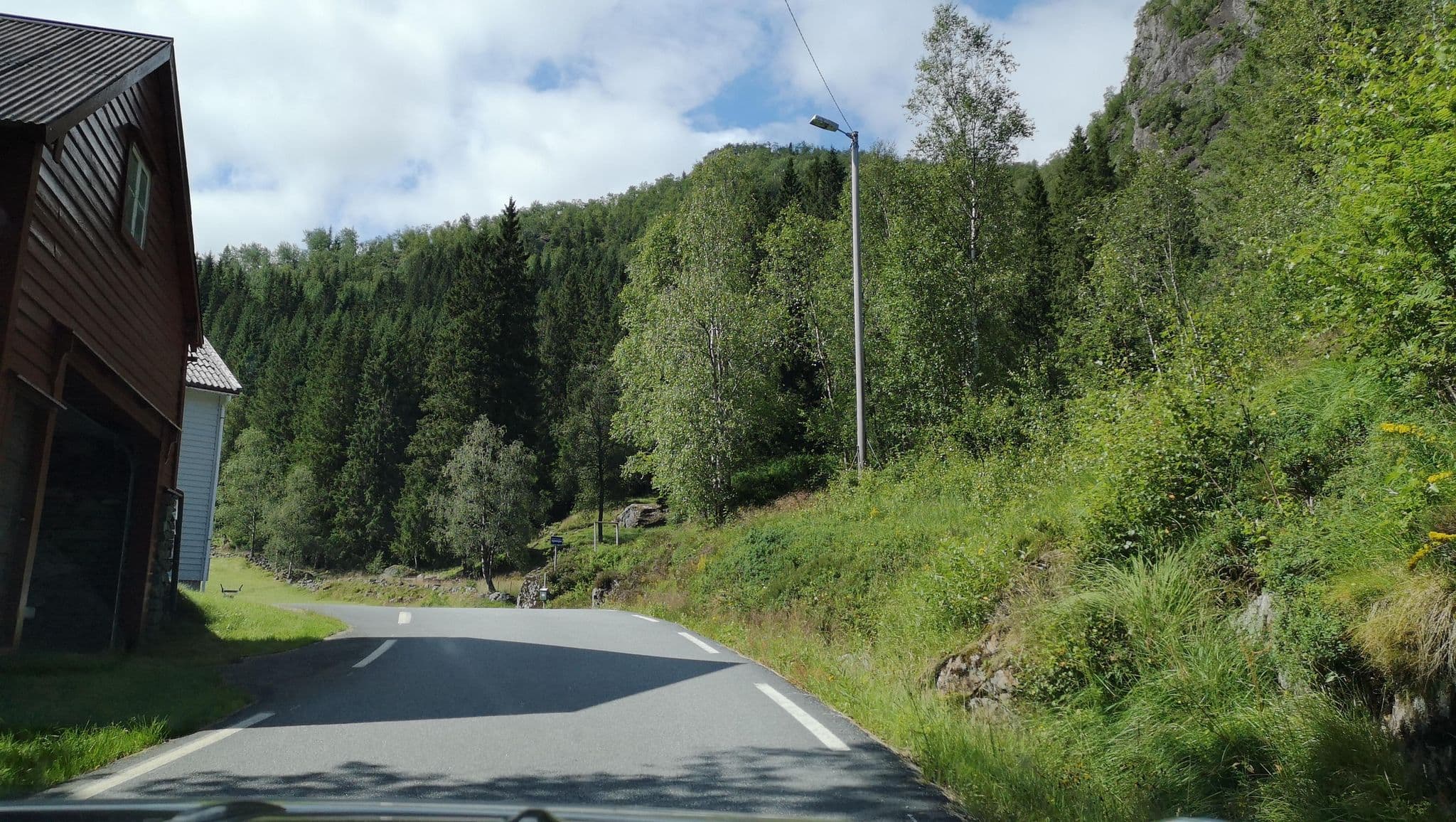 Street view near Dalastova Pensjonat, Dale — © matiaslavik (CC BY-SA · Mapillary)