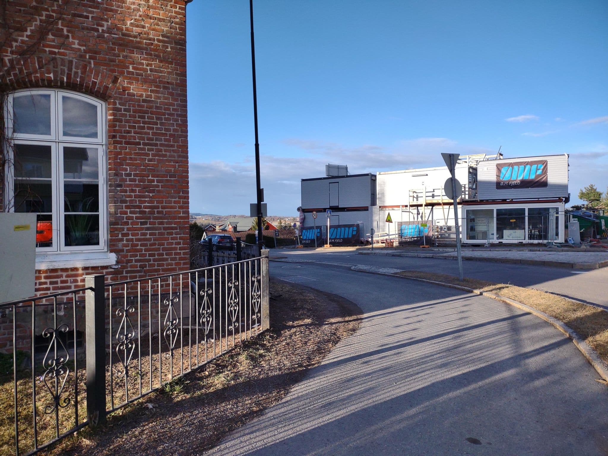 Street view near Stav Gjestegård, Strømmen — © zidel (CC BY-SA · Mapillary)