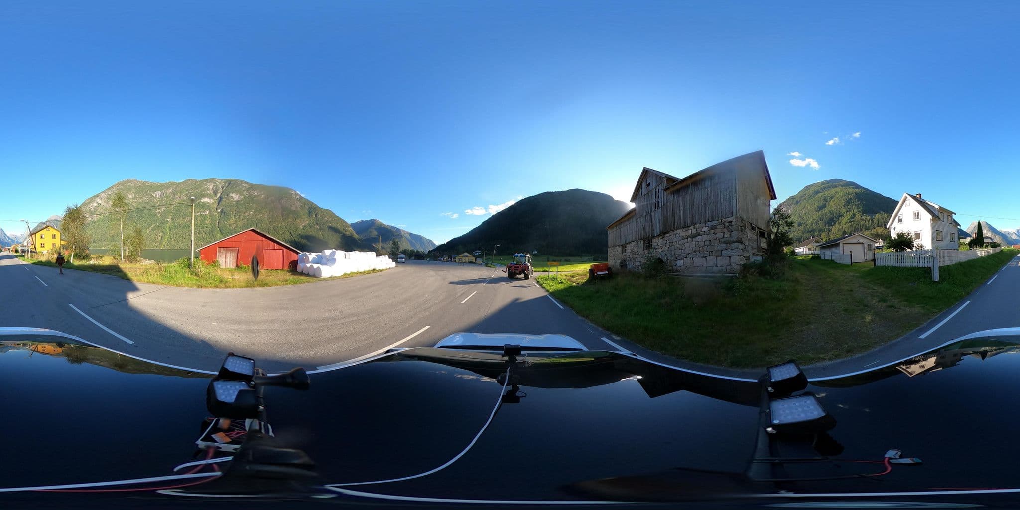 Street view near Huseby Hotelldrift, Hermansverk — © catoandersen (CC BY-SA · Mapillary)