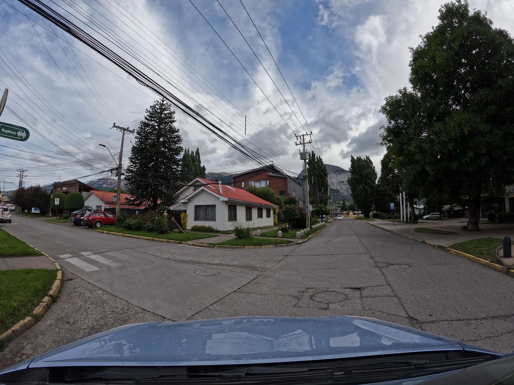 Street view near Dussen Apartamentos, Coyhaique — © Kaart_Local (CC BY-SA · Mapillary)