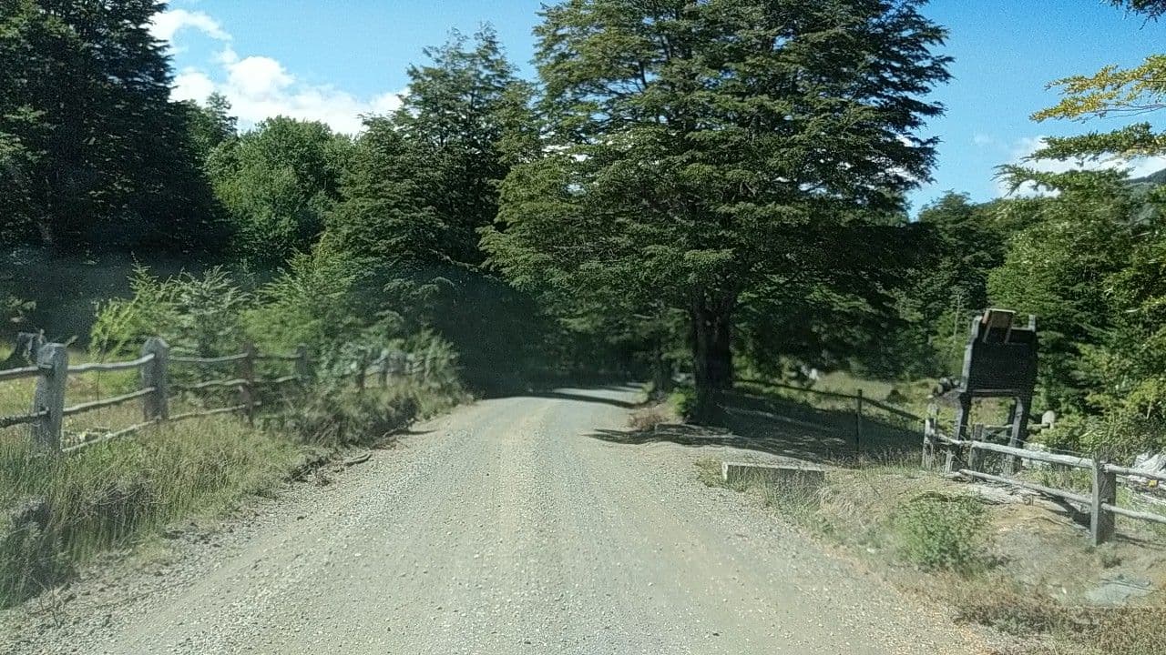 Street view near Casa Alto Palguin Pucón, Curarrehue — © v987412 (CC BY-SA · Mapillary)