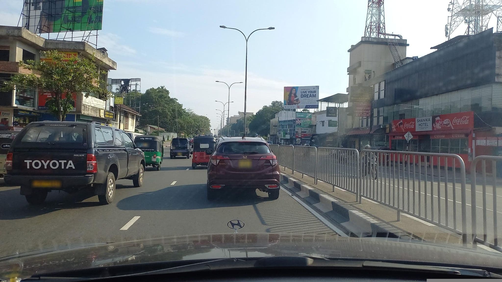 Street view near Earls Red Colombia, Kolonnawa — © anuradhabr (CC BY-SA · Mapillary)