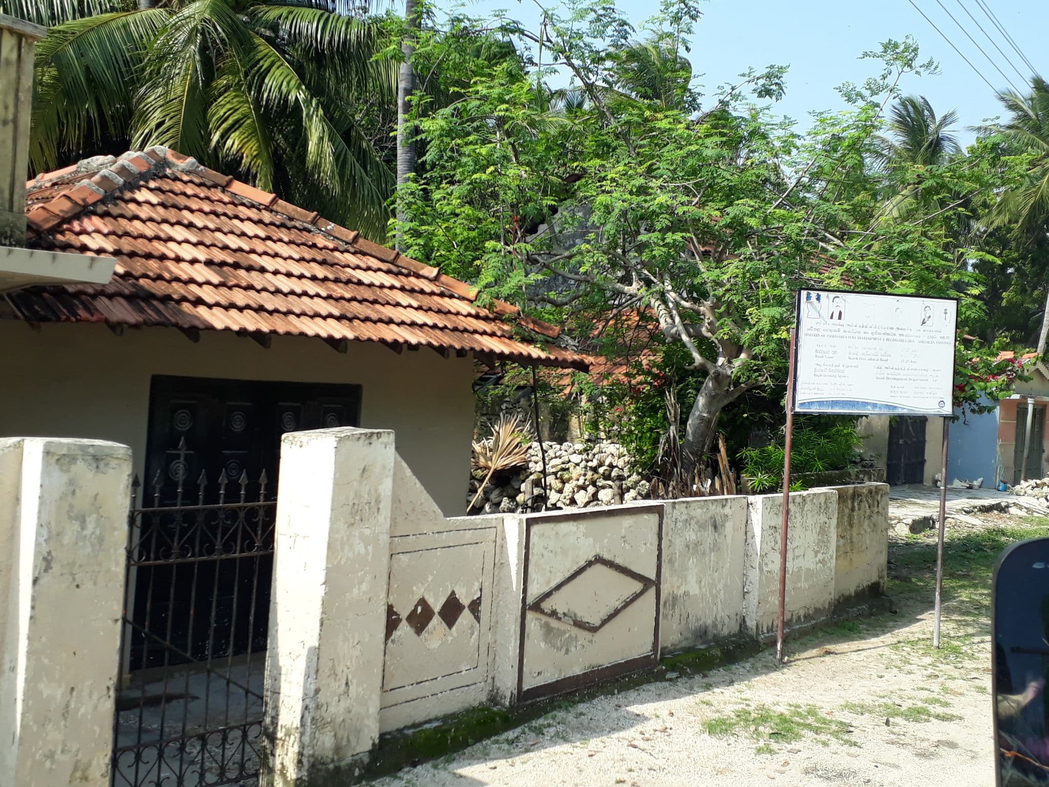 Street view near Delft Inn Hotel, Jaffna — © suranga_nandasena (CC BY-SA · Mapillary)