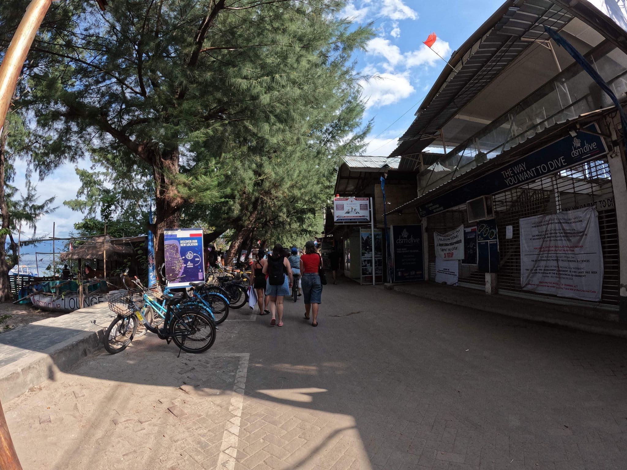 Street view near Jessica Homestay, Gili Trawangan