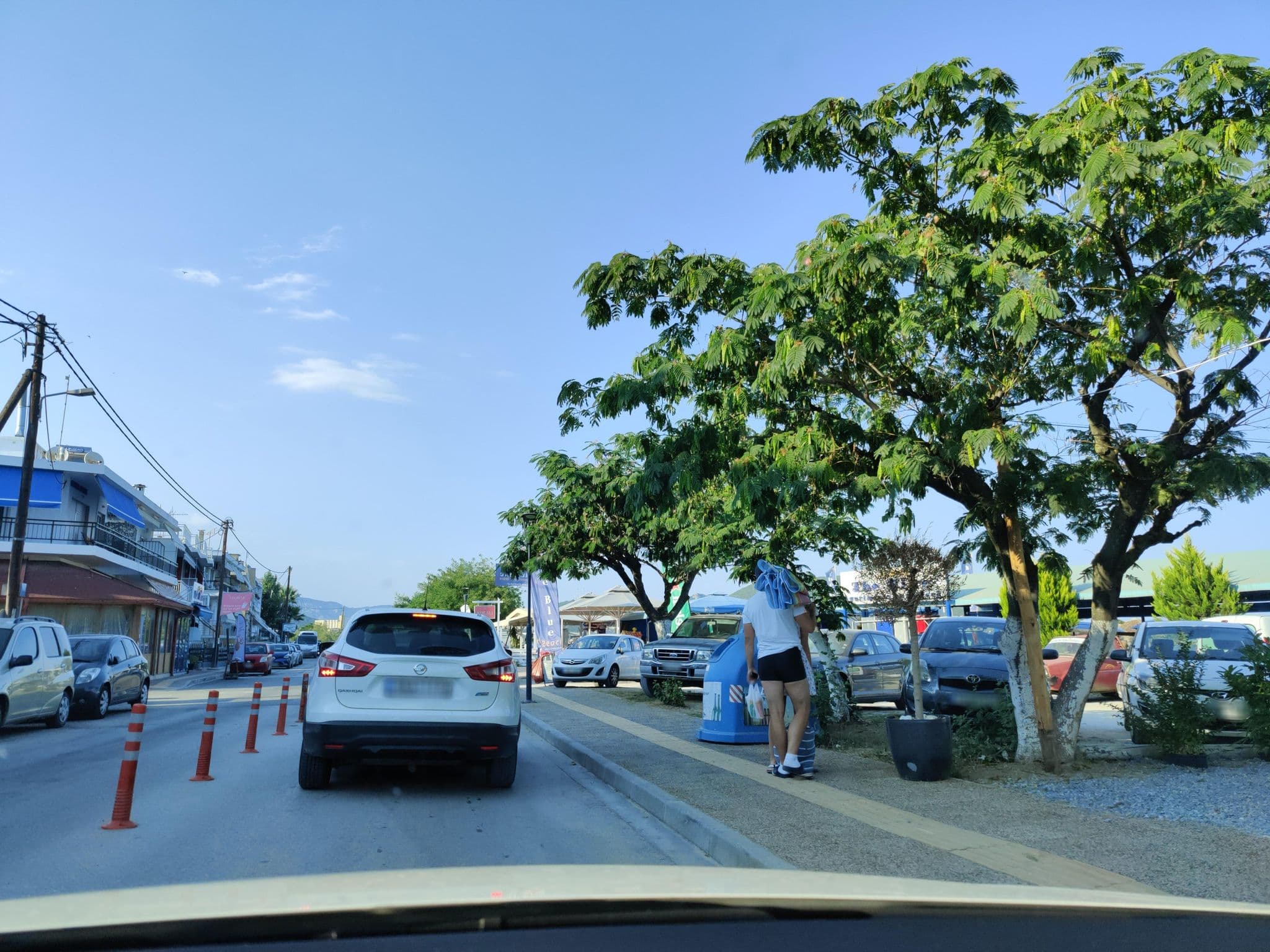 Street view near THE BLUE APARTMENTS AND BEACH, Néa Iraklítsa — © tr4sk (CC BY-SA · Mapillary)