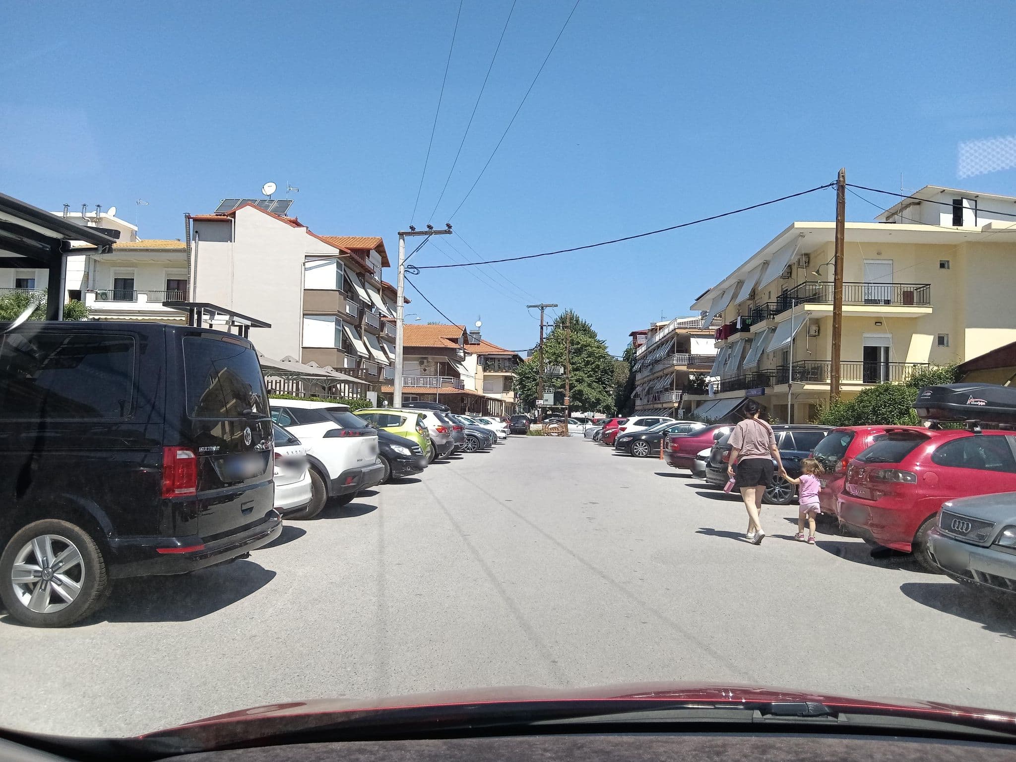 Street view near Hotel Dafni Plus, Leptokaryá — © nglf (CC BY-SA · Mapillary)