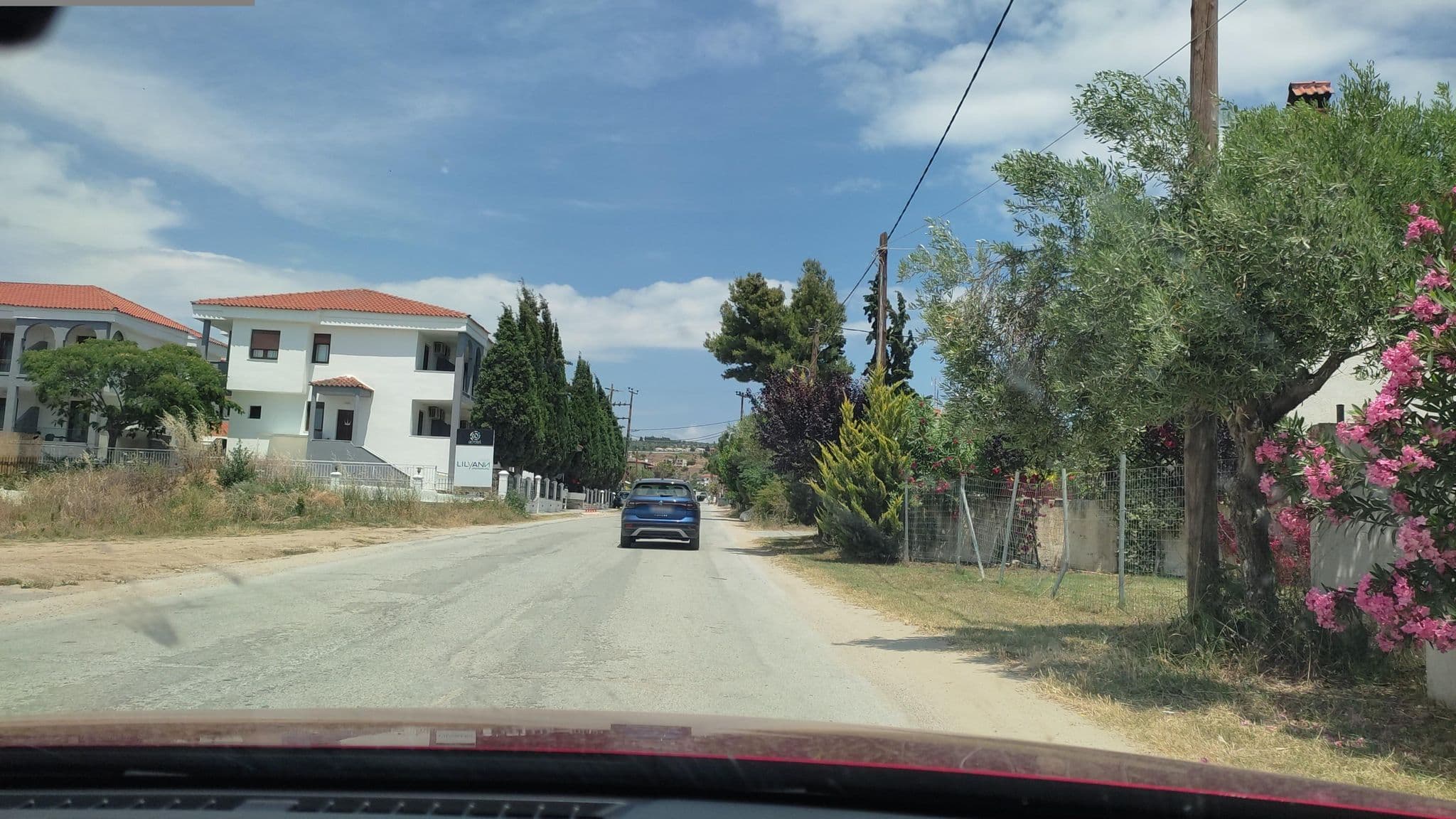 Street view near Sithonian Sunset Luxury Apartments, Níkiti — © neau (CC BY-SA · Mapillary)