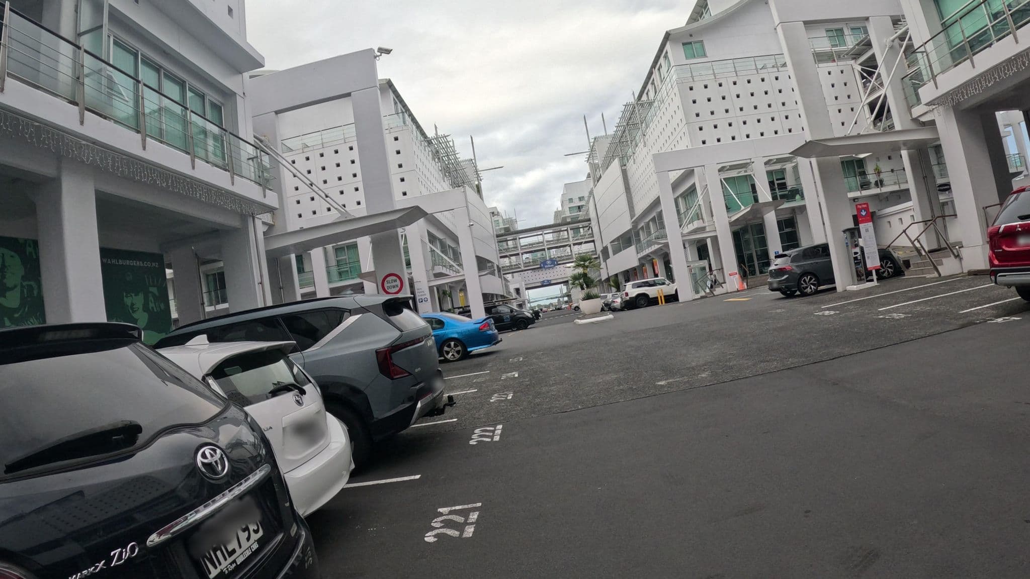 Street view near MYHUB Holiday Parks, Auckland — © alt9800 (CC BY-SA · Mapillary)