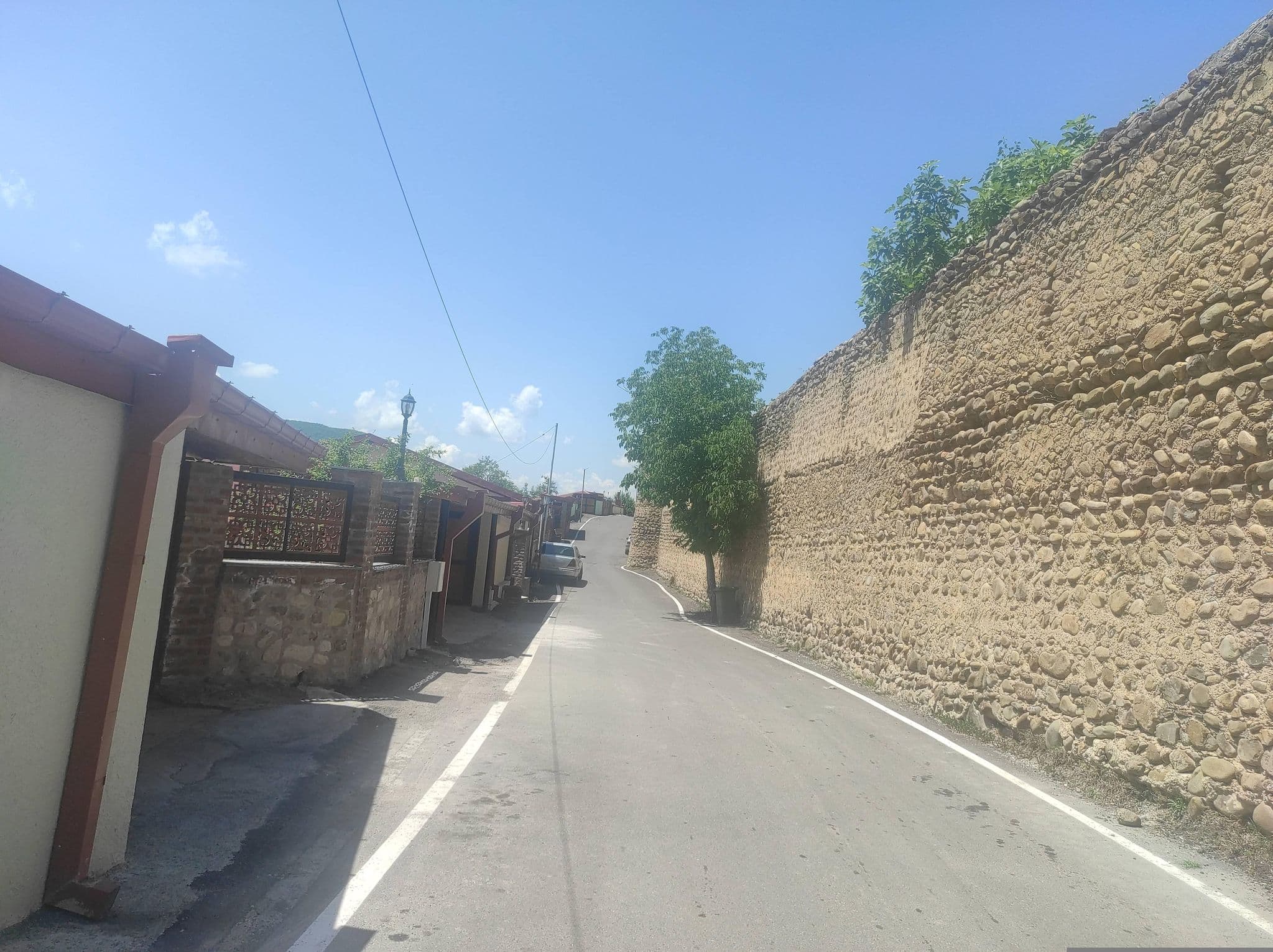 Street view near Hotel Vim in Signagi, Sighnaghi — © David_Osipov (CC BY-SA · Mapillary)
