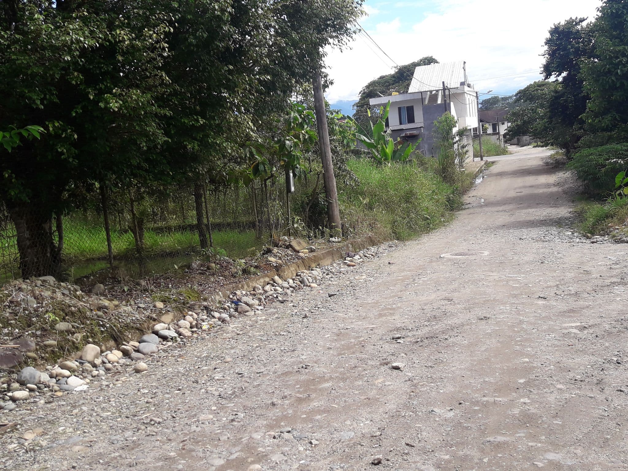 Street view near El Eden Lodge, Tena — © yesenia22 (CC BY-SA · Mapillary)