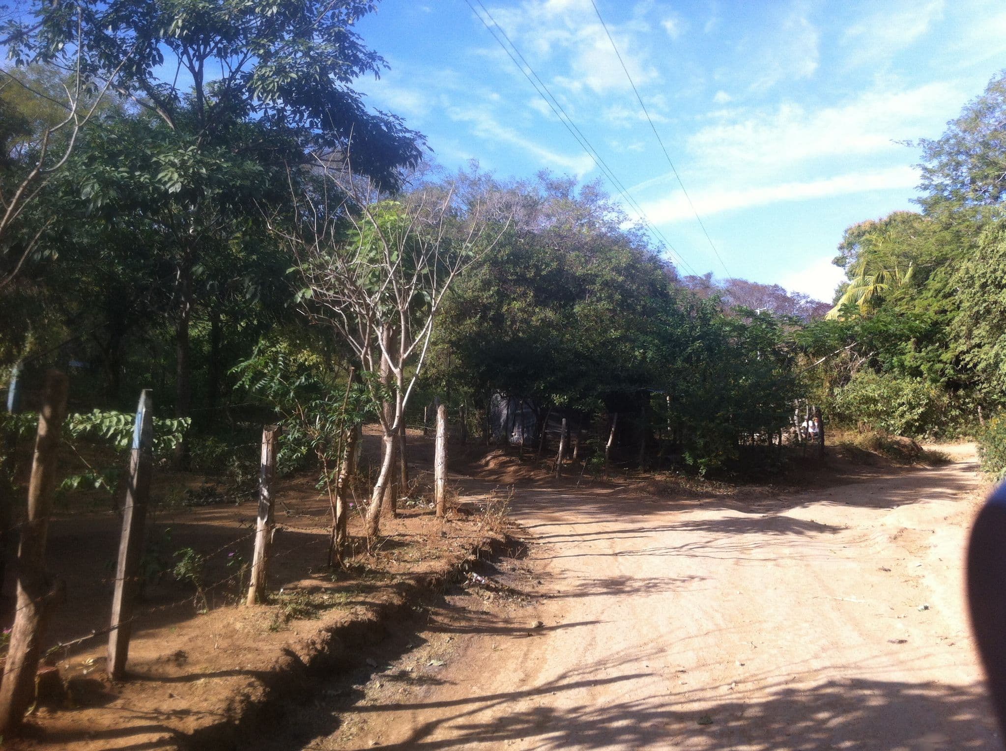 Street view near Hostal El tumbo, Tola — © lumi (CC BY-SA · Mapillary)
