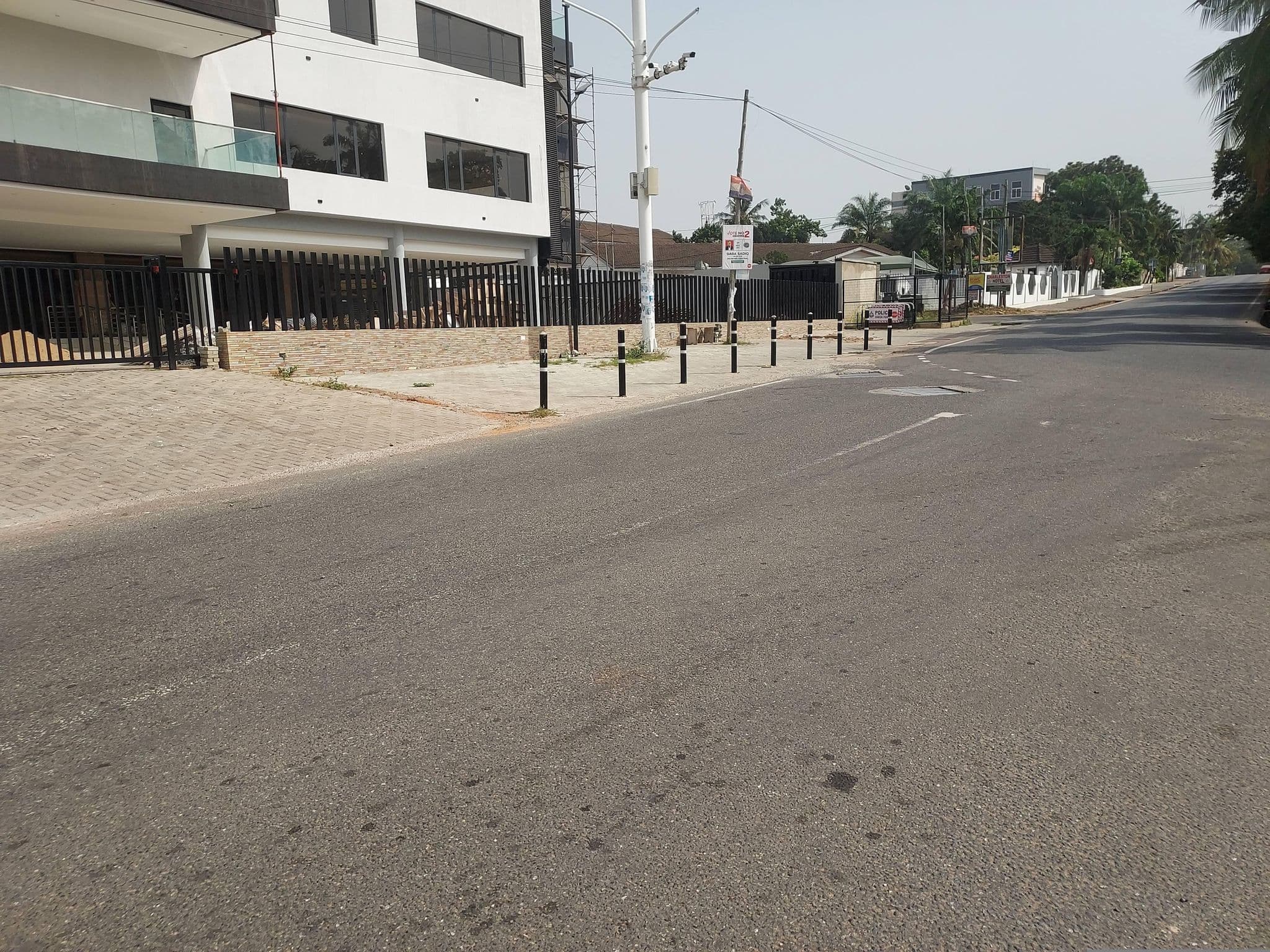 Street view near Eden Gardens Hotel, New Achimota — © Berchiepratt03 (CC BY-SA · Mapillary)