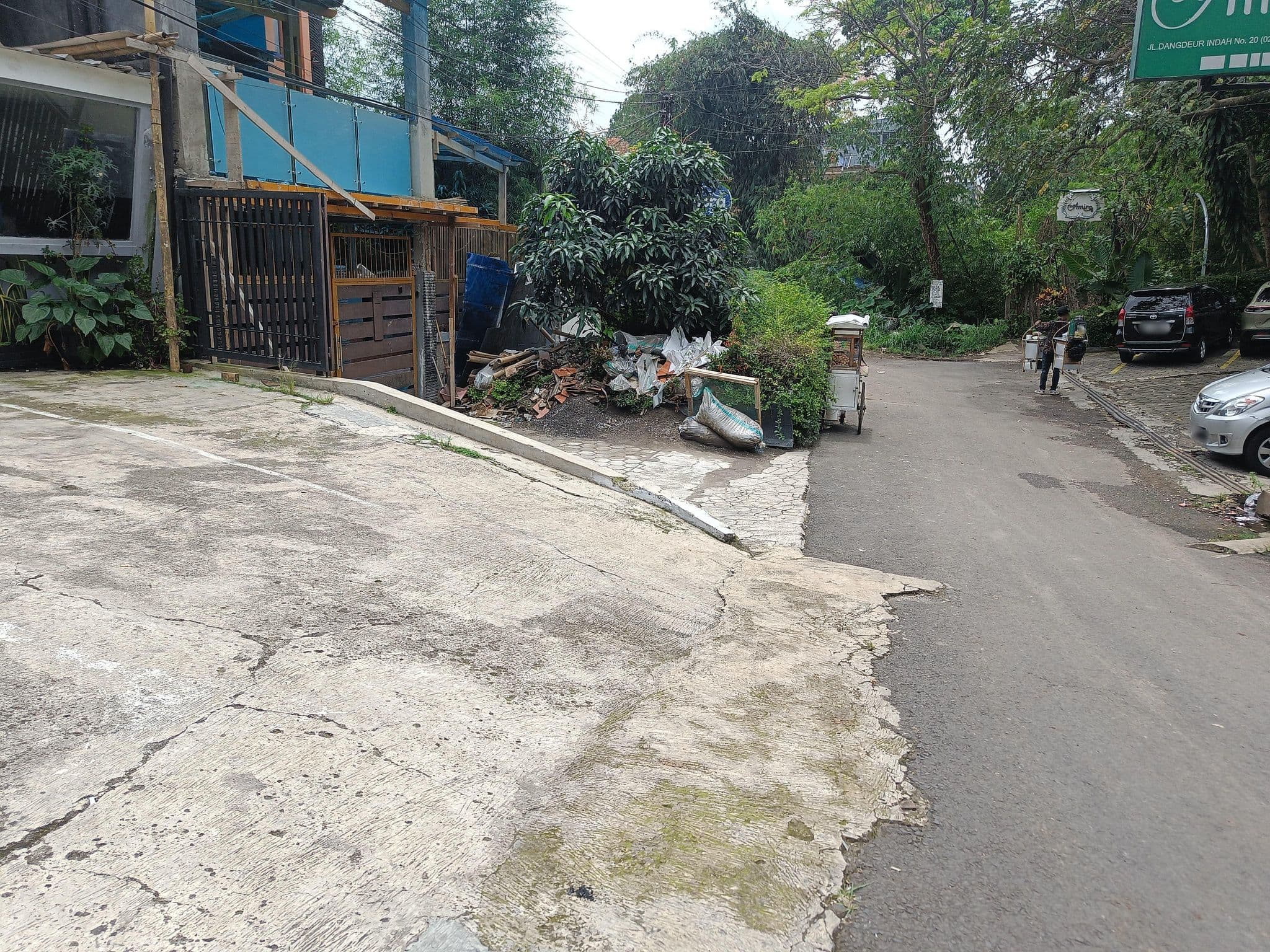 Street view near Amira Hotel, Cimahi — © hen0ch (CC BY-SA · Mapillary)