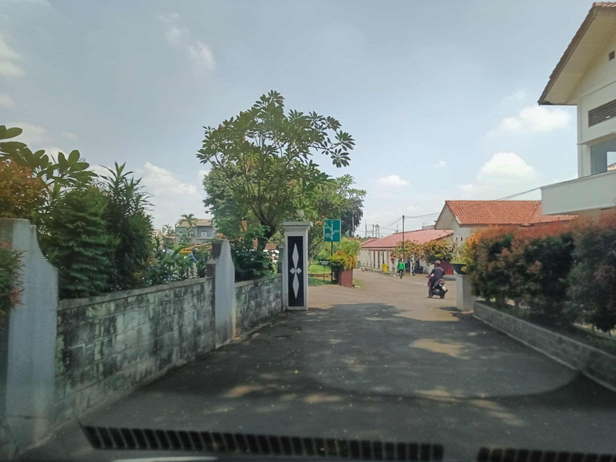 Street view near Kinasih Resort, Cibinong — © hen0ch (CC BY-SA · Mapillary)