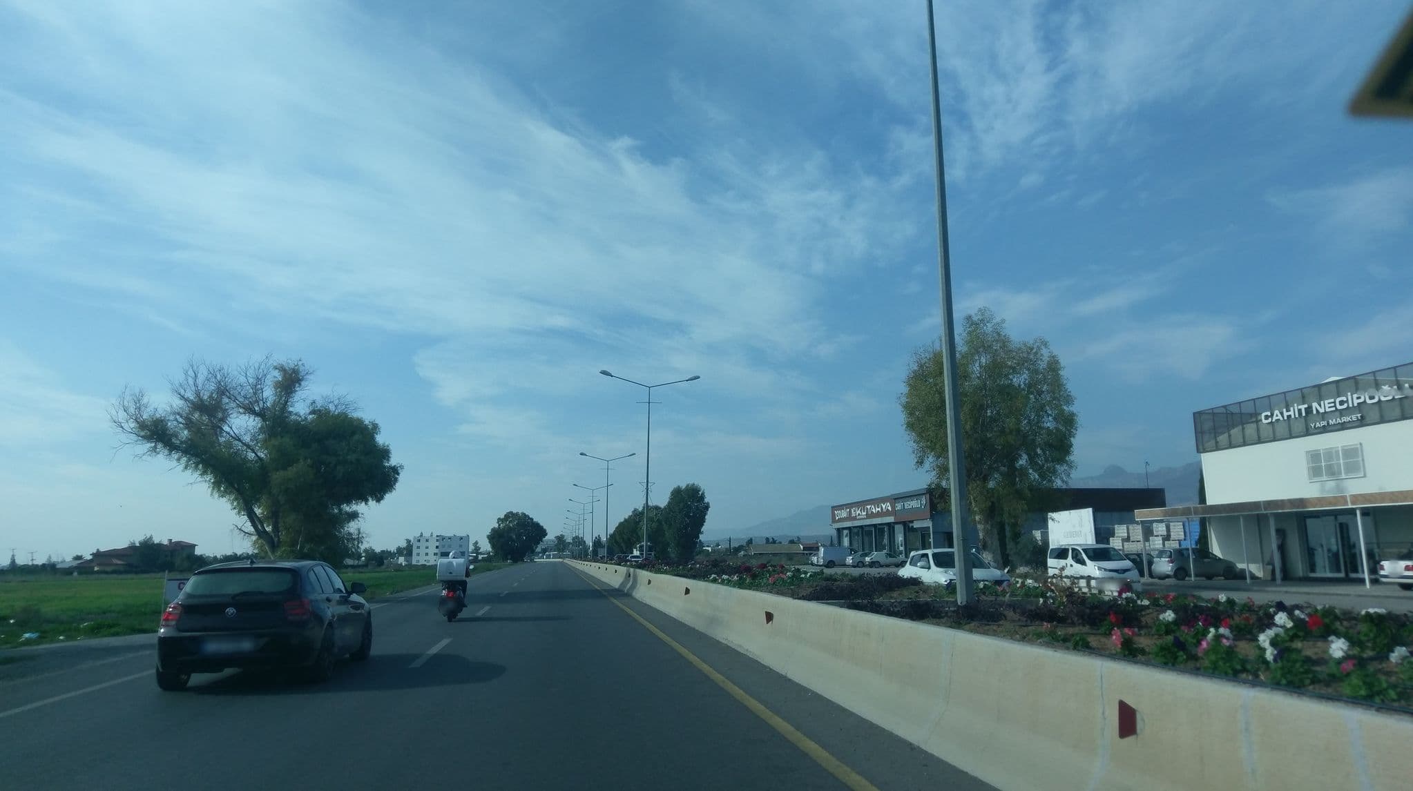 Street view near Cezar's airport hotel, Aglantziá — © ozkanilyasaksu (CC BY-SA · Mapillary)
