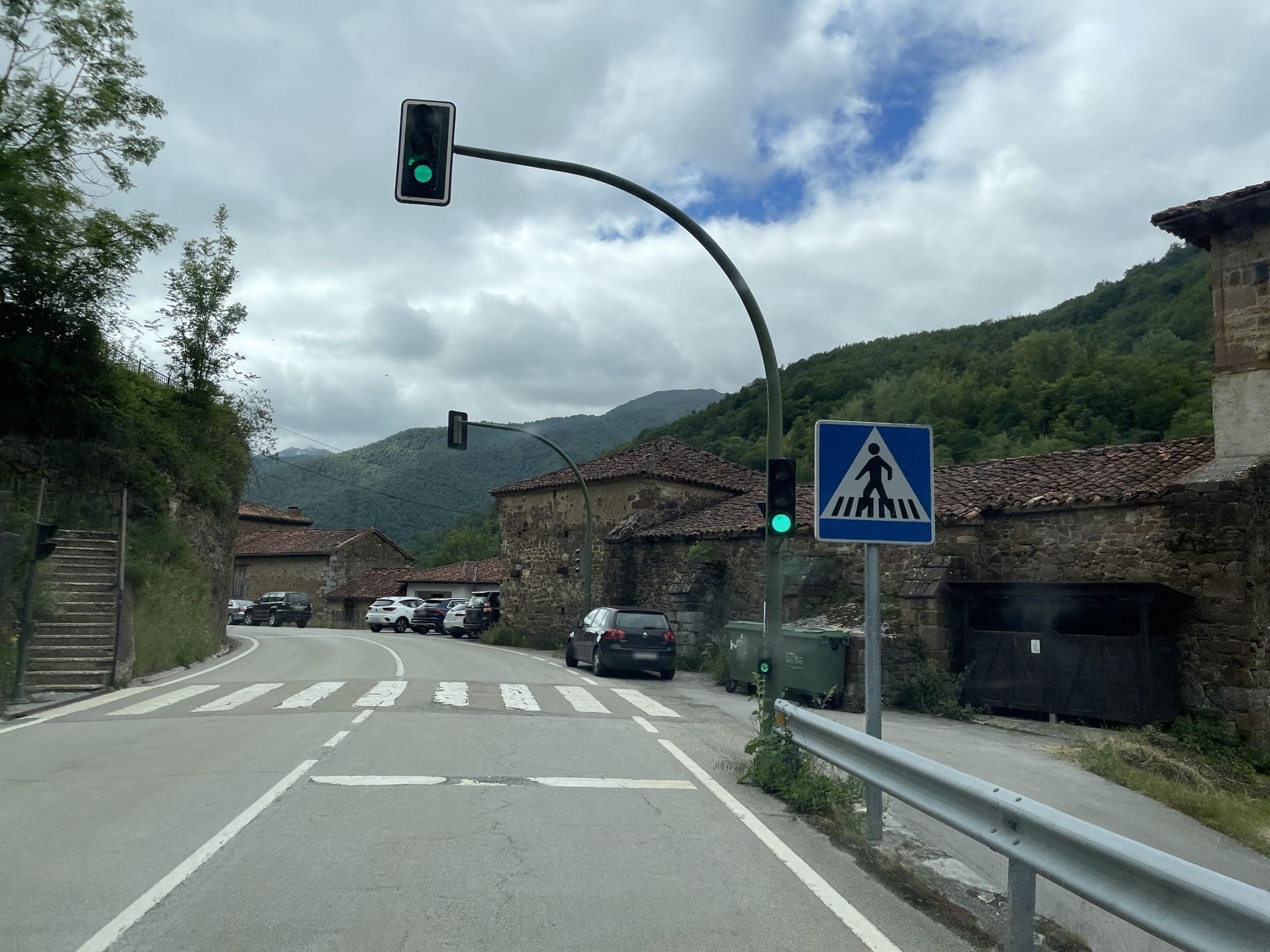 Street view near Hostal Remoña - Turismo Rural en Picos de Europa, Potes — © seraq (CC BY-SA · Mapillary)