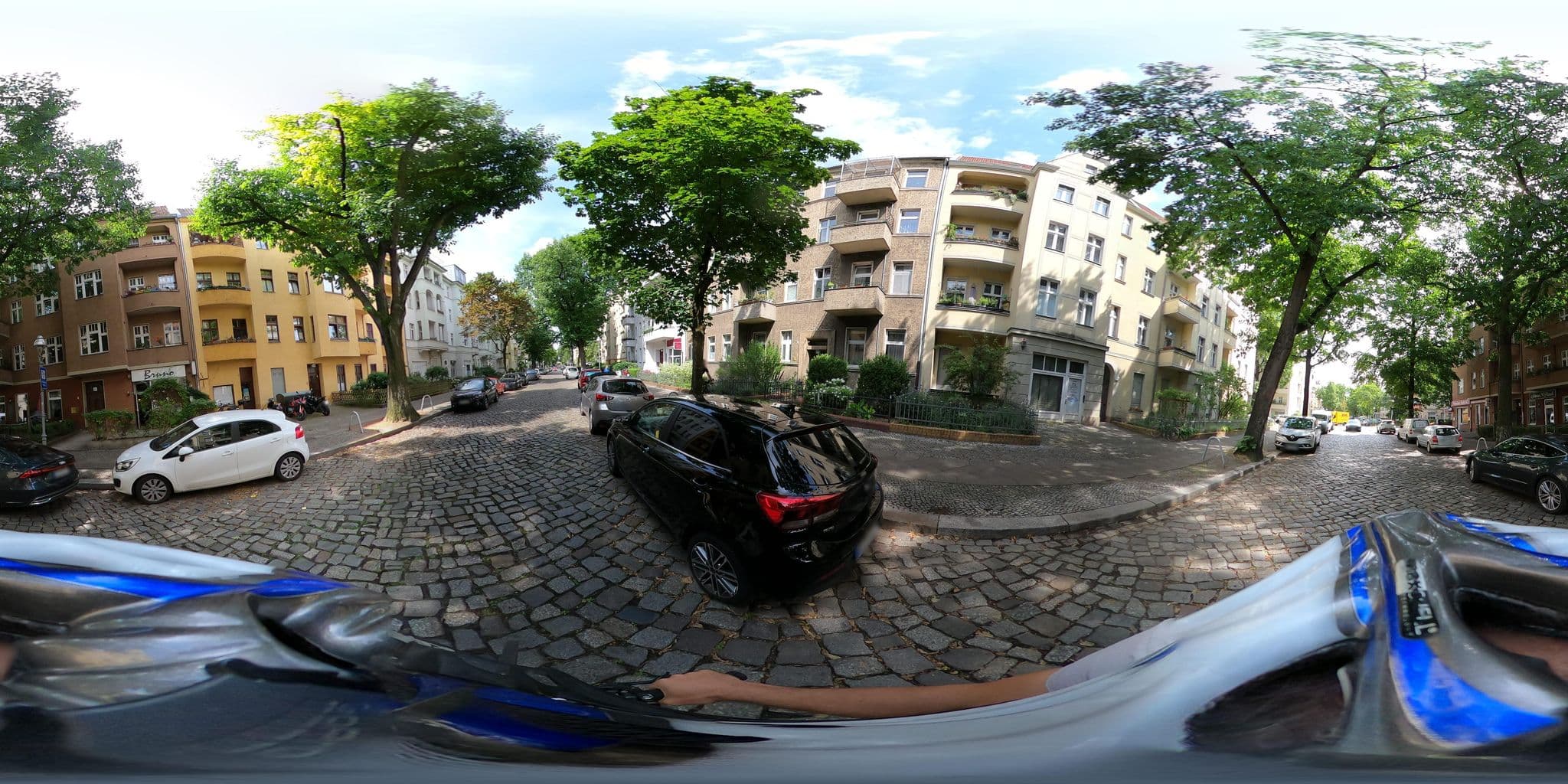 Street view near Pension geschlossen!, Tempelhof — © eserte (CC BY-SA · Mapillary)