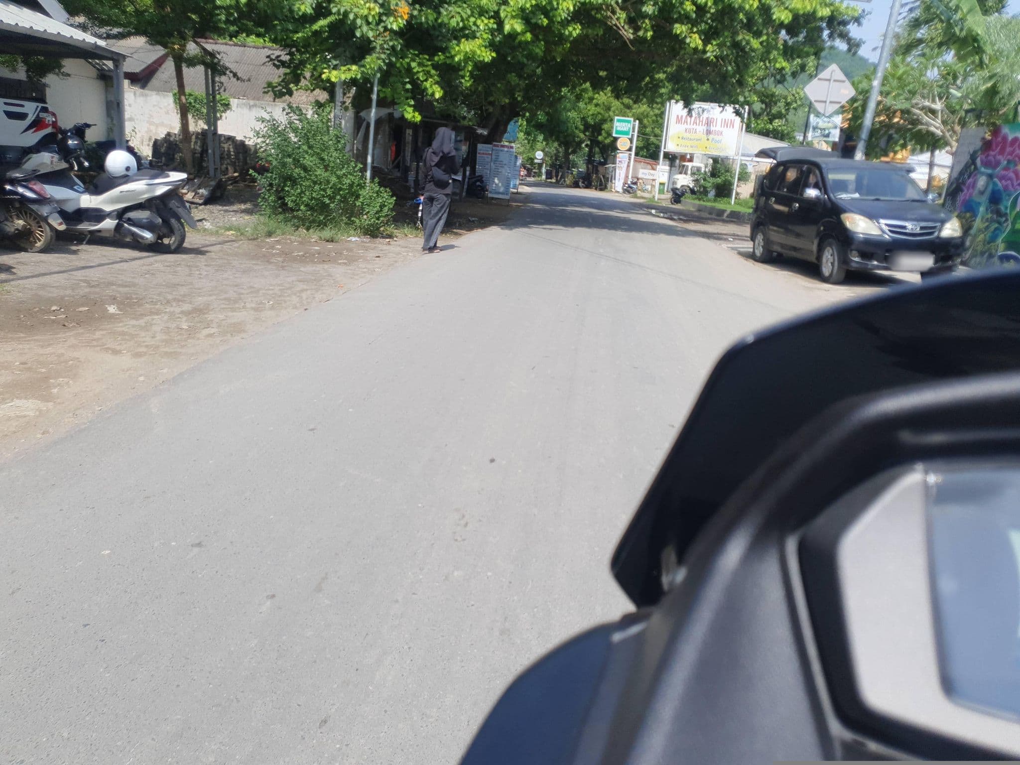 Street view near Dewi Guesthouse, Praya