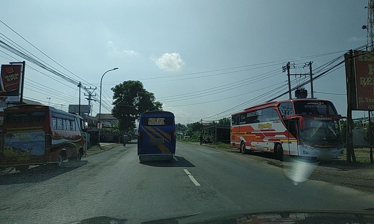 Street view near Istana Hotel, Restaurant & Bakery, Gombong — © riyadiwibowo (CC BY-SA · Mapillary)