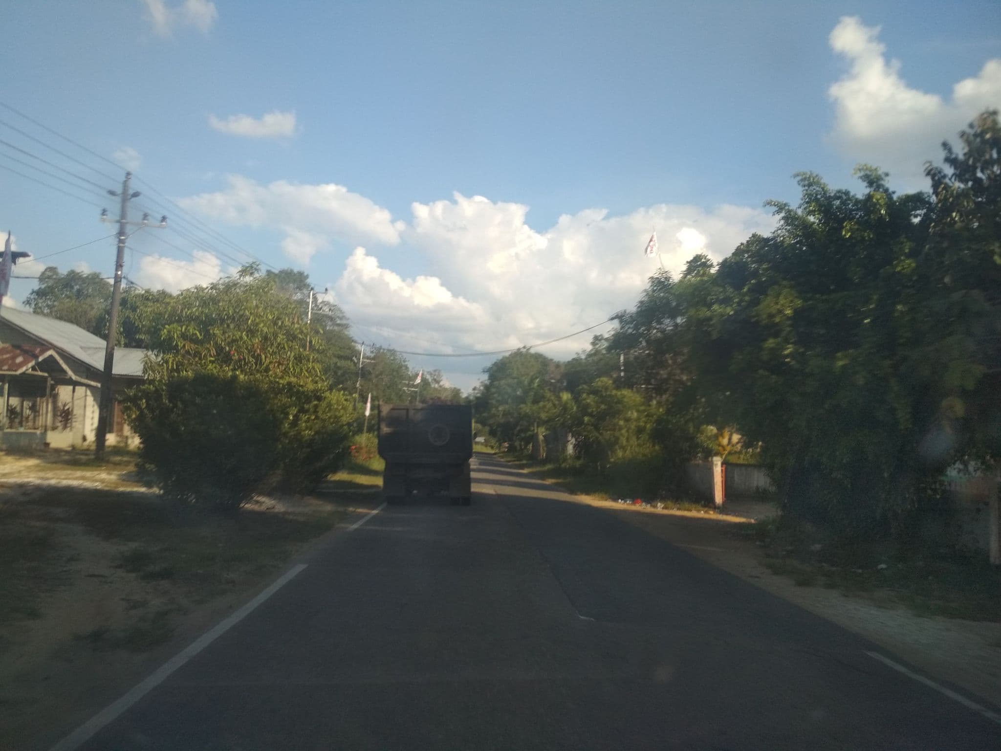 Street view near Hotel Ceria 2, Bengkayang — © deosaputra (CC BY-SA · Mapillary)