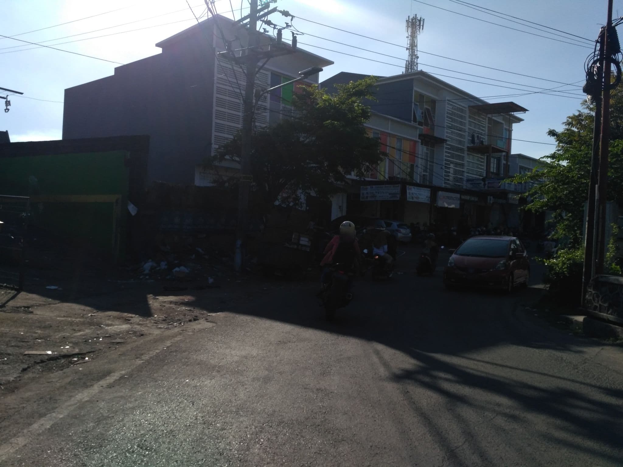 Street view near Oia Guest House, Malang