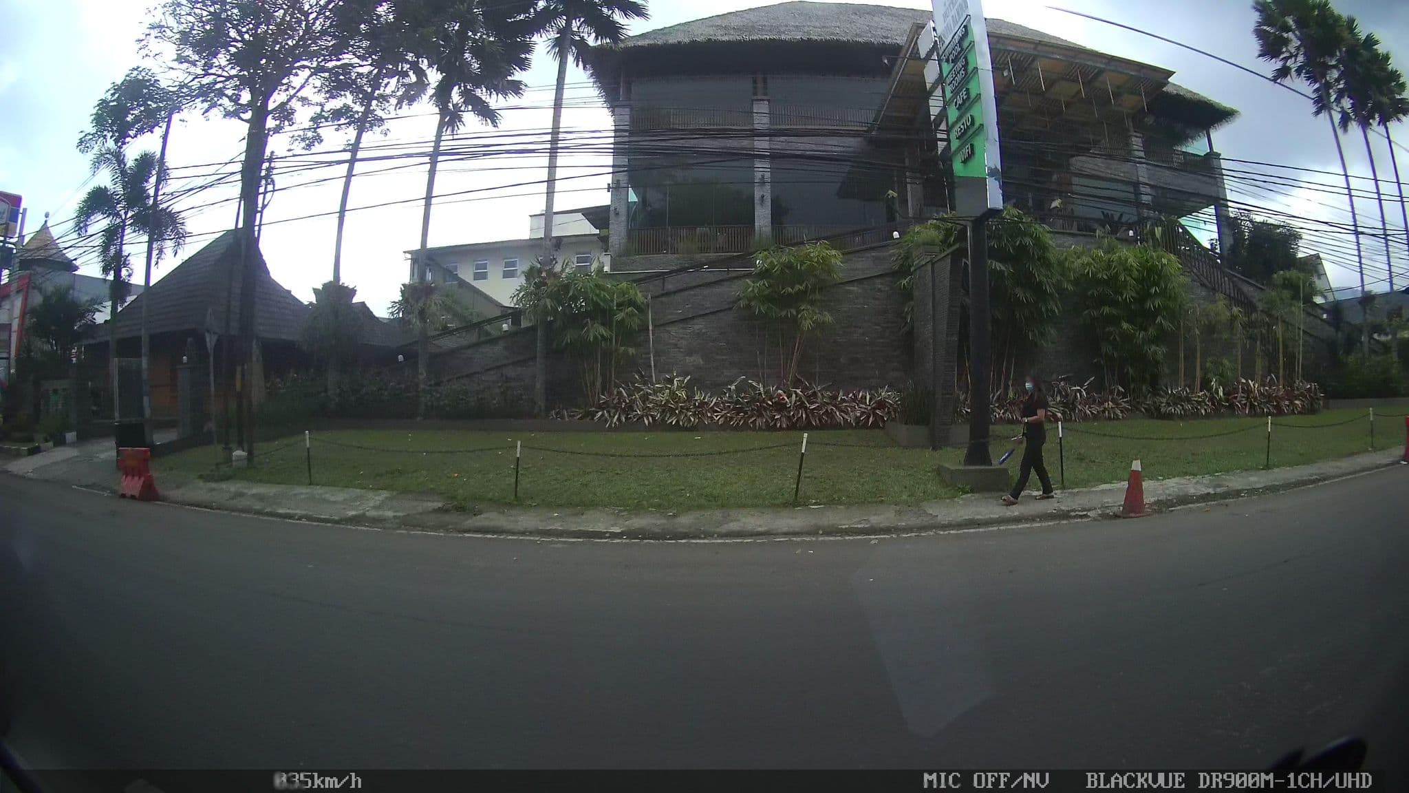 Street view near Pesona bambu Hotel, Lembang — © kaart5 (CC BY-SA · Mapillary)