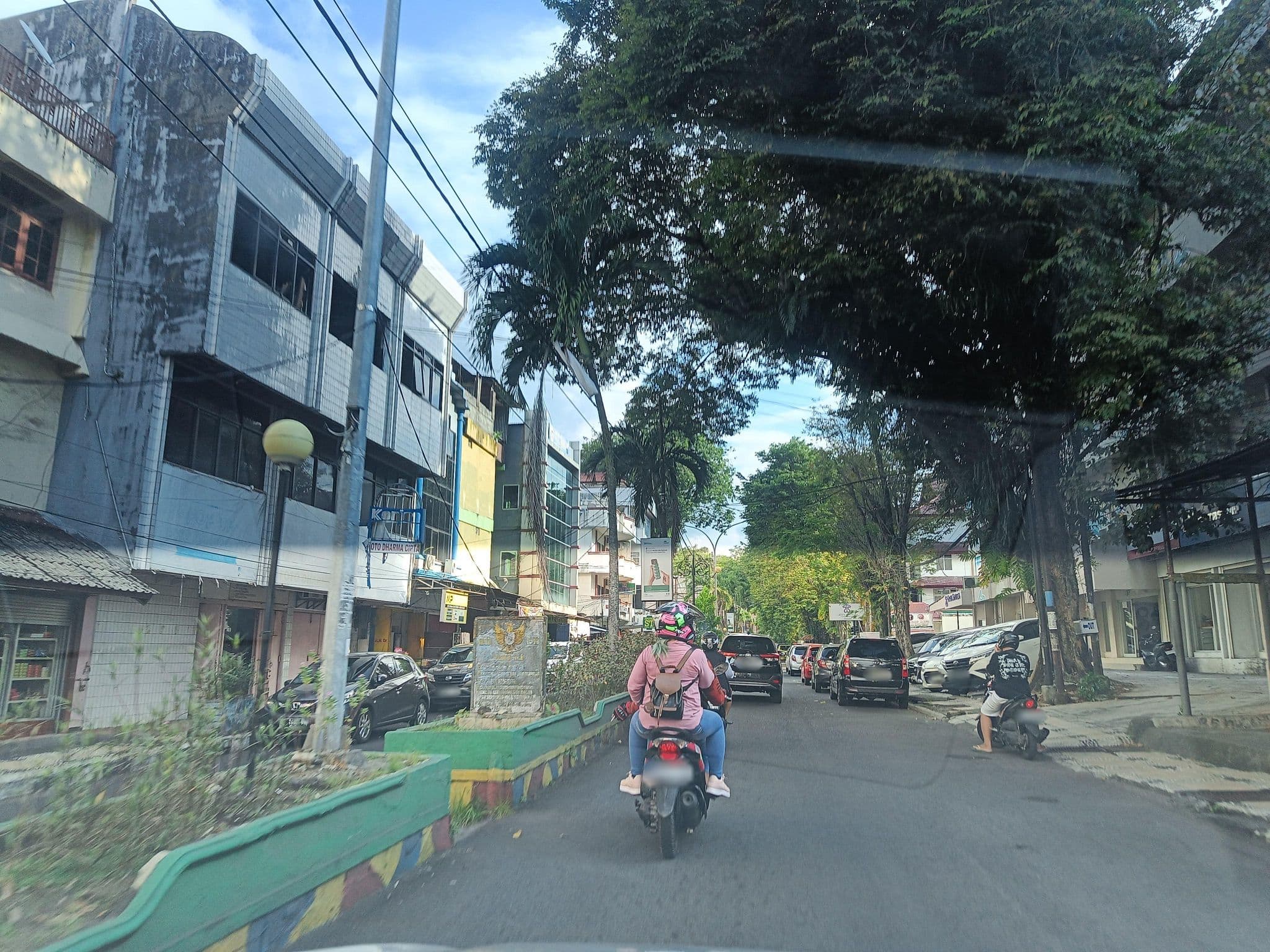 Street view near Toko, Manado