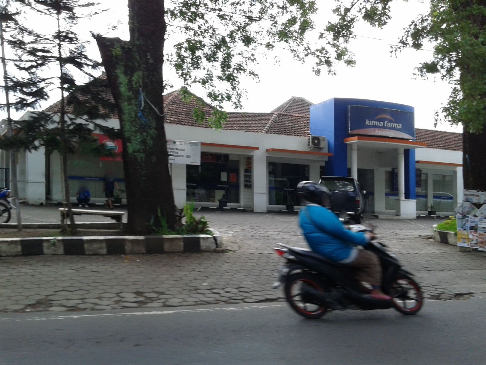 Street view near Jacatra Homestay, Malang