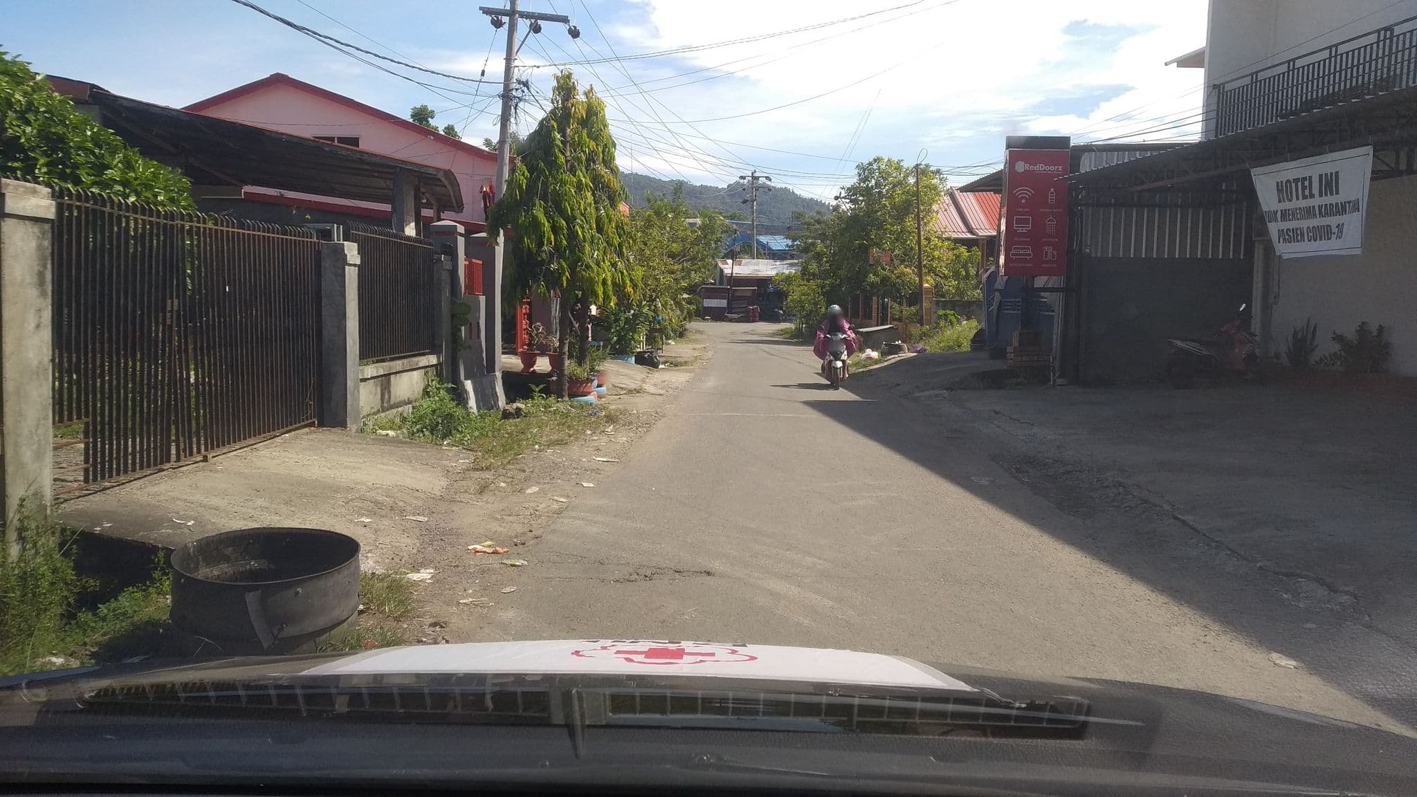 Street view near Hotel Lestari, Mamuju — © benjidad (CC BY-SA · Mapillary)