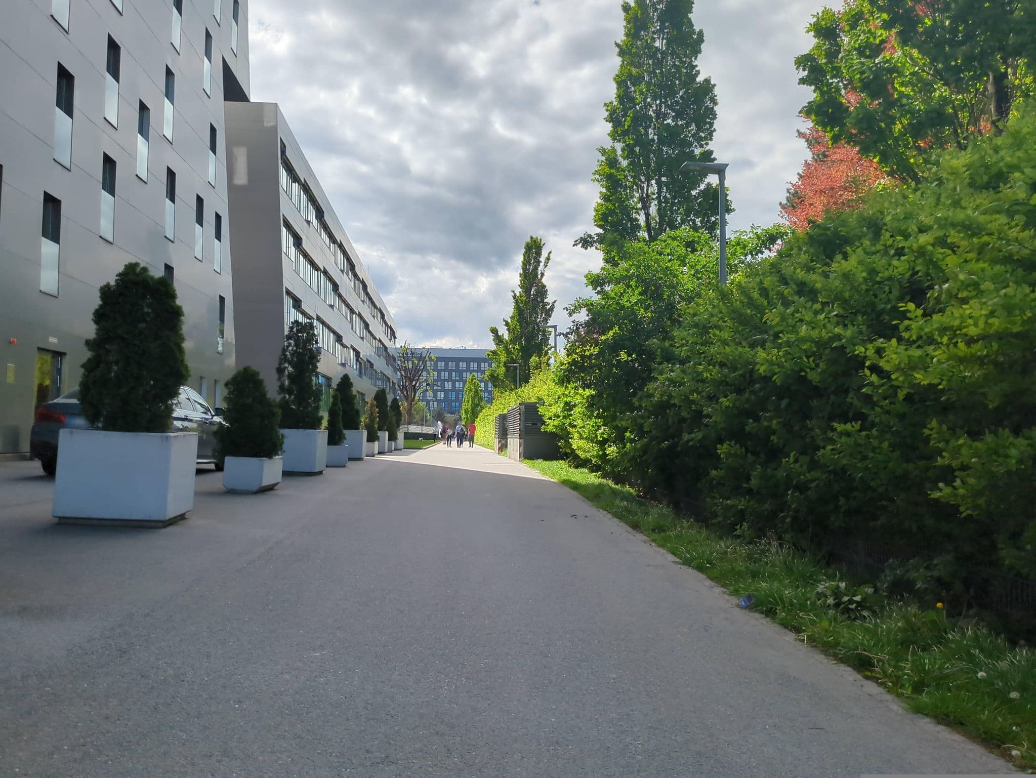 Street view near Hilton Garden Inn Innsbruck Tivoli, Pradl — © Innsbruck_barrierefrei (CC BY-SA · Mapillary)