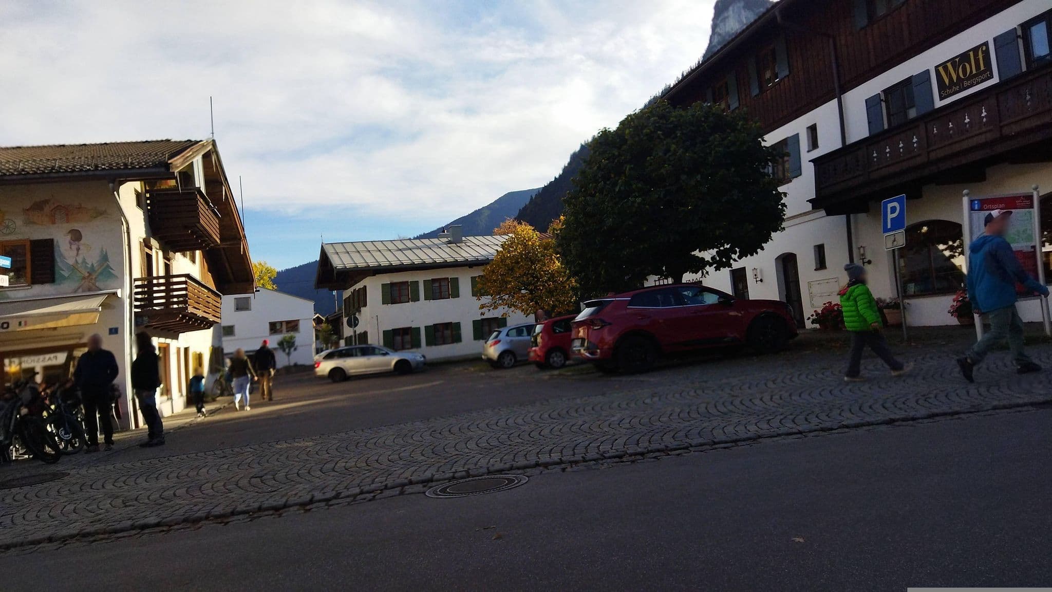 Street view near Hotel Wolf, Oberammergau — © changchun1 (CC BY-SA · Mapillary)