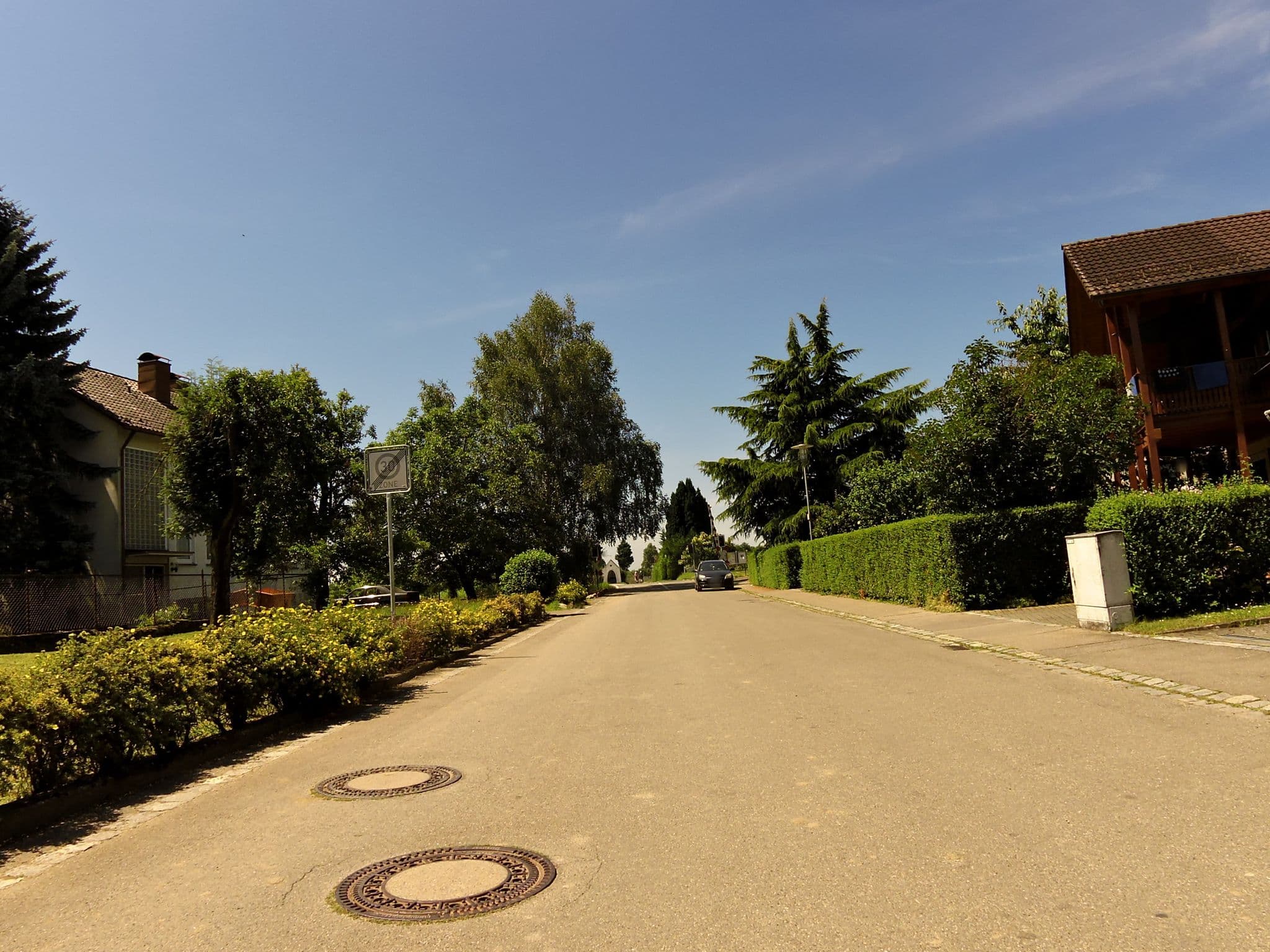 Street view near Ferienwohnung Tea, Eriskirch — © czmrtn (CC BY-SA · Mapillary)