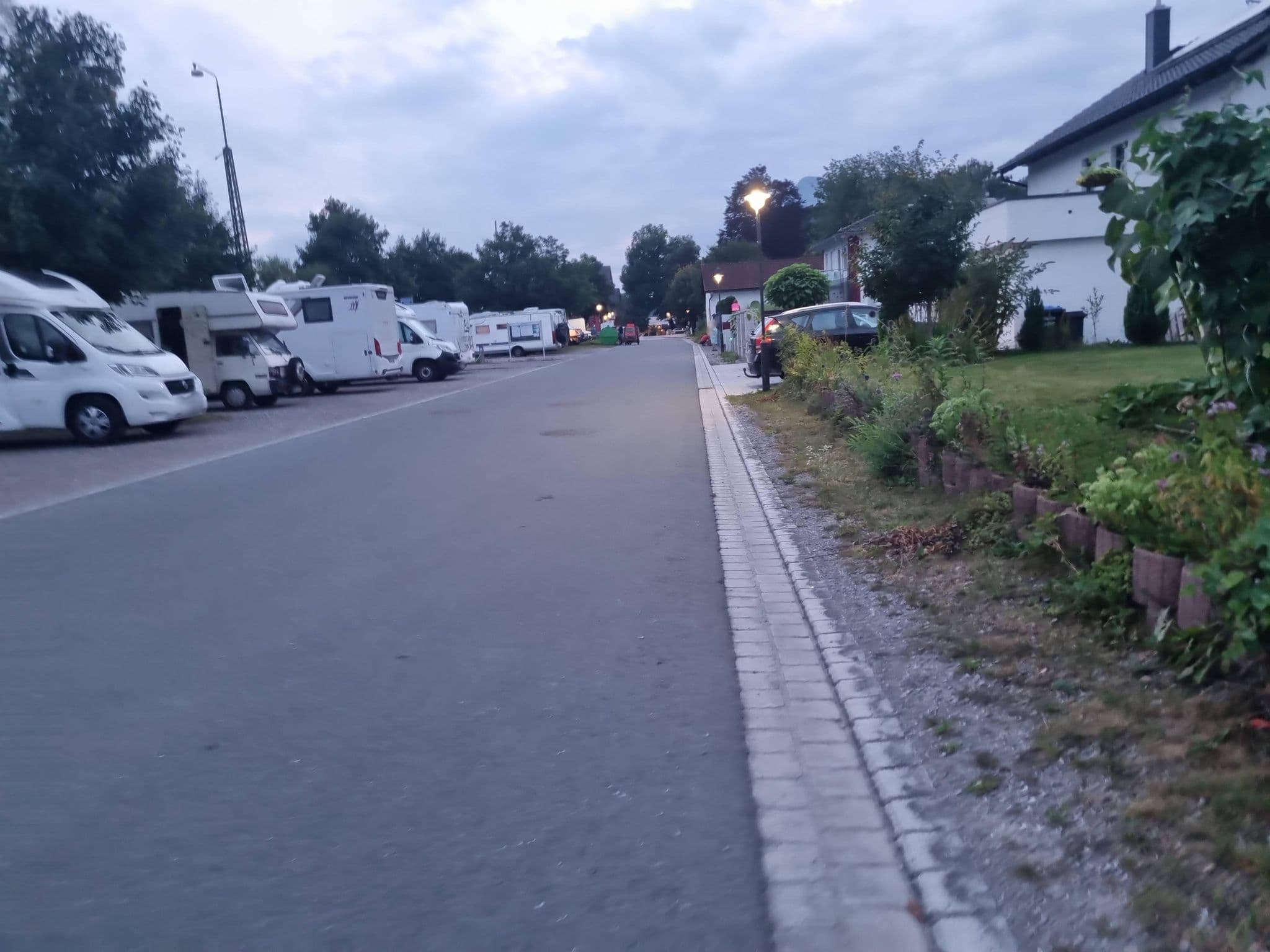 Street view near Wohnmobilstellplatz Bahnhofstraße, Kiefersfelden — © dsmm (CC BY-SA · Mapillary)