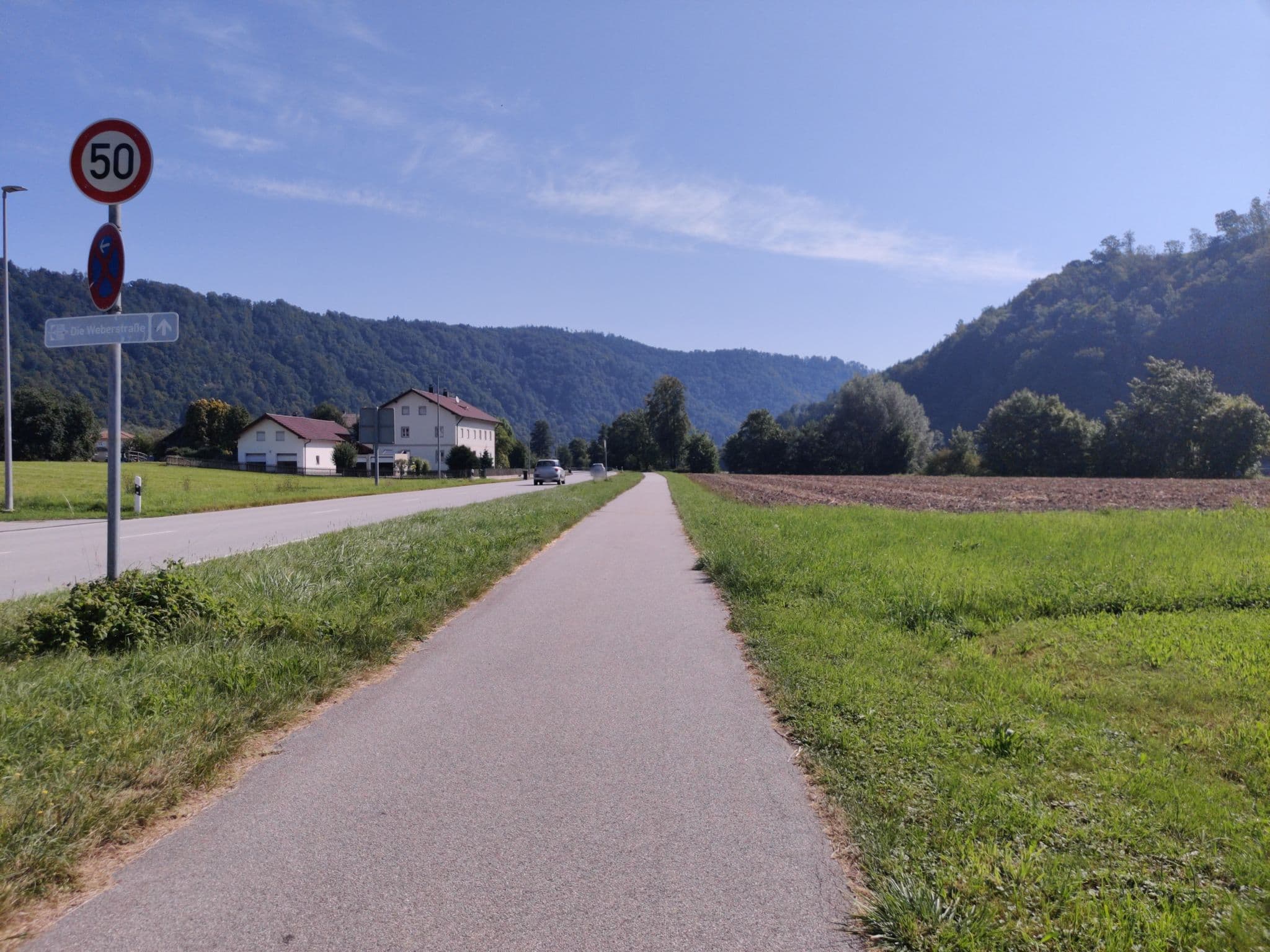 Street view near Gasthof "Hotel zur Post", Obernzell — © aceini (CC BY-SA · Mapillary)