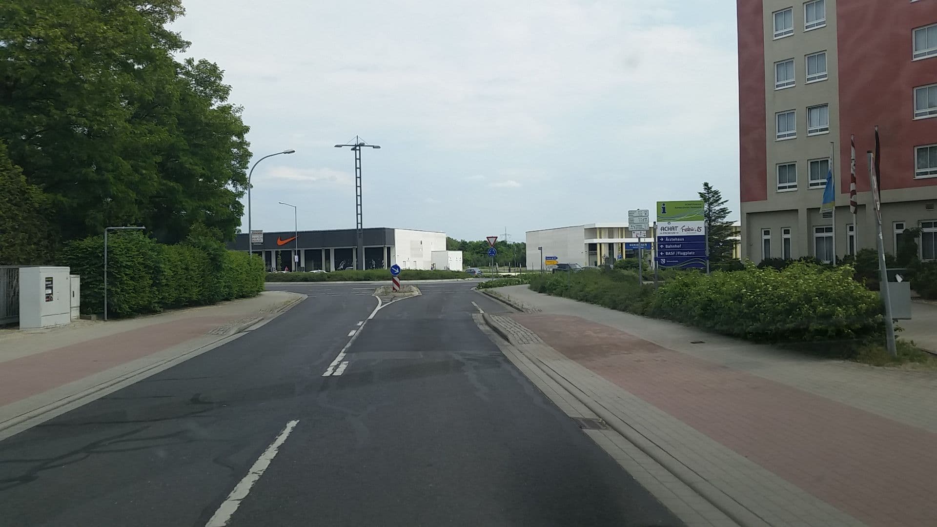 Street view near ACHAT Premium Schwarzheide/Spreewald, Schwarzheide — © sp8962de (CC BY-SA · Mapillary)